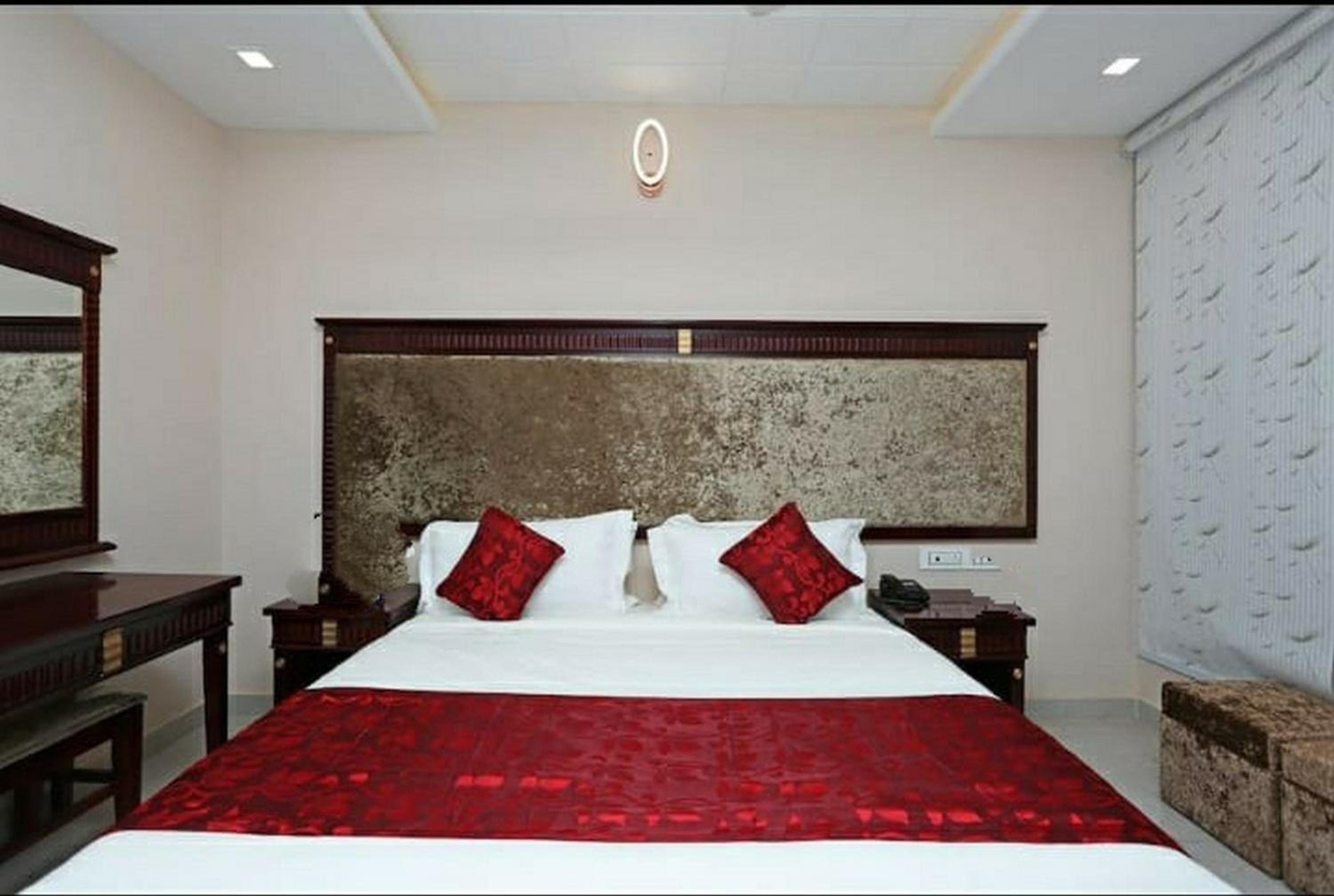 Deluxe Room - Photo 3