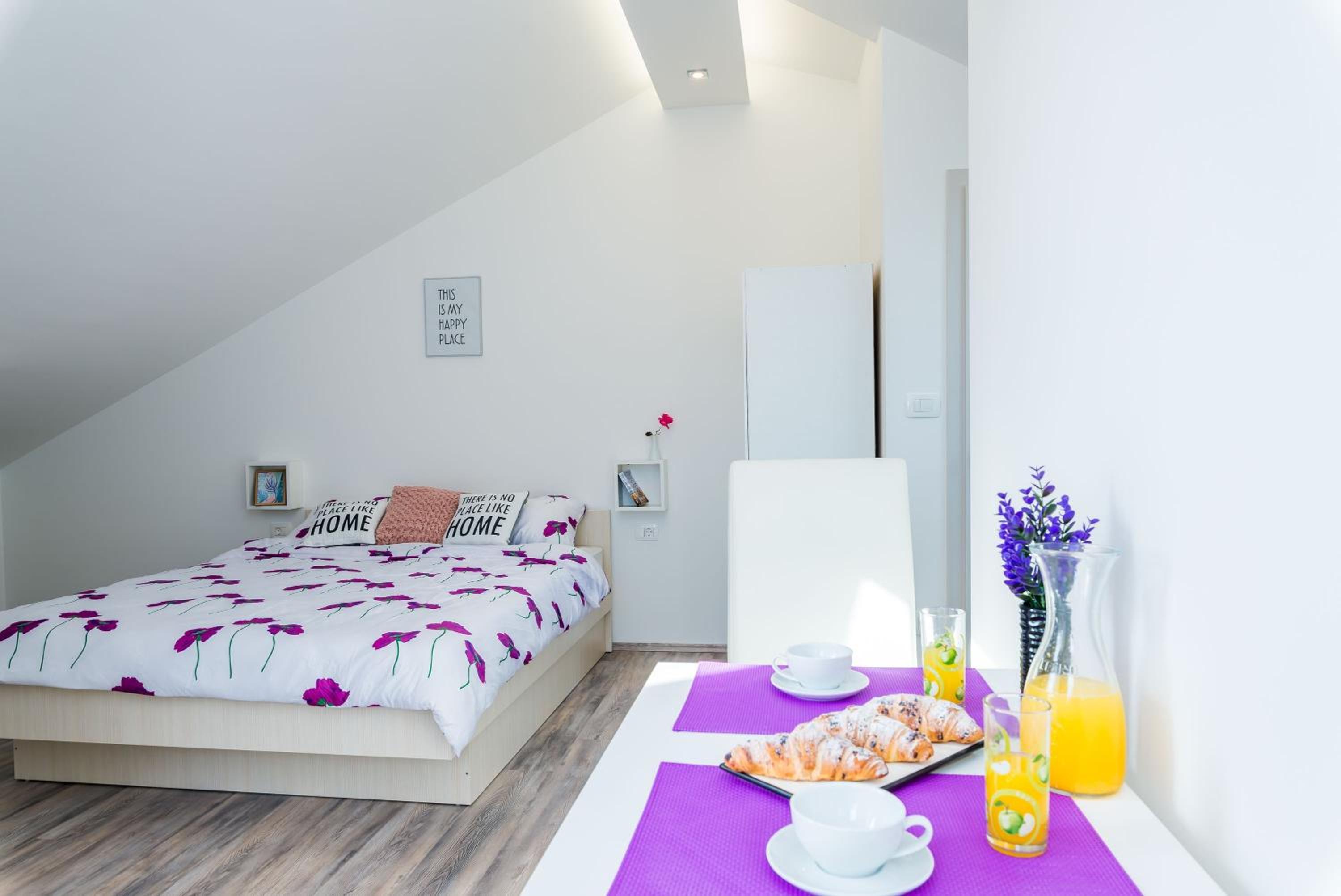 Luxury Studio Apartment with Balcony photo 2