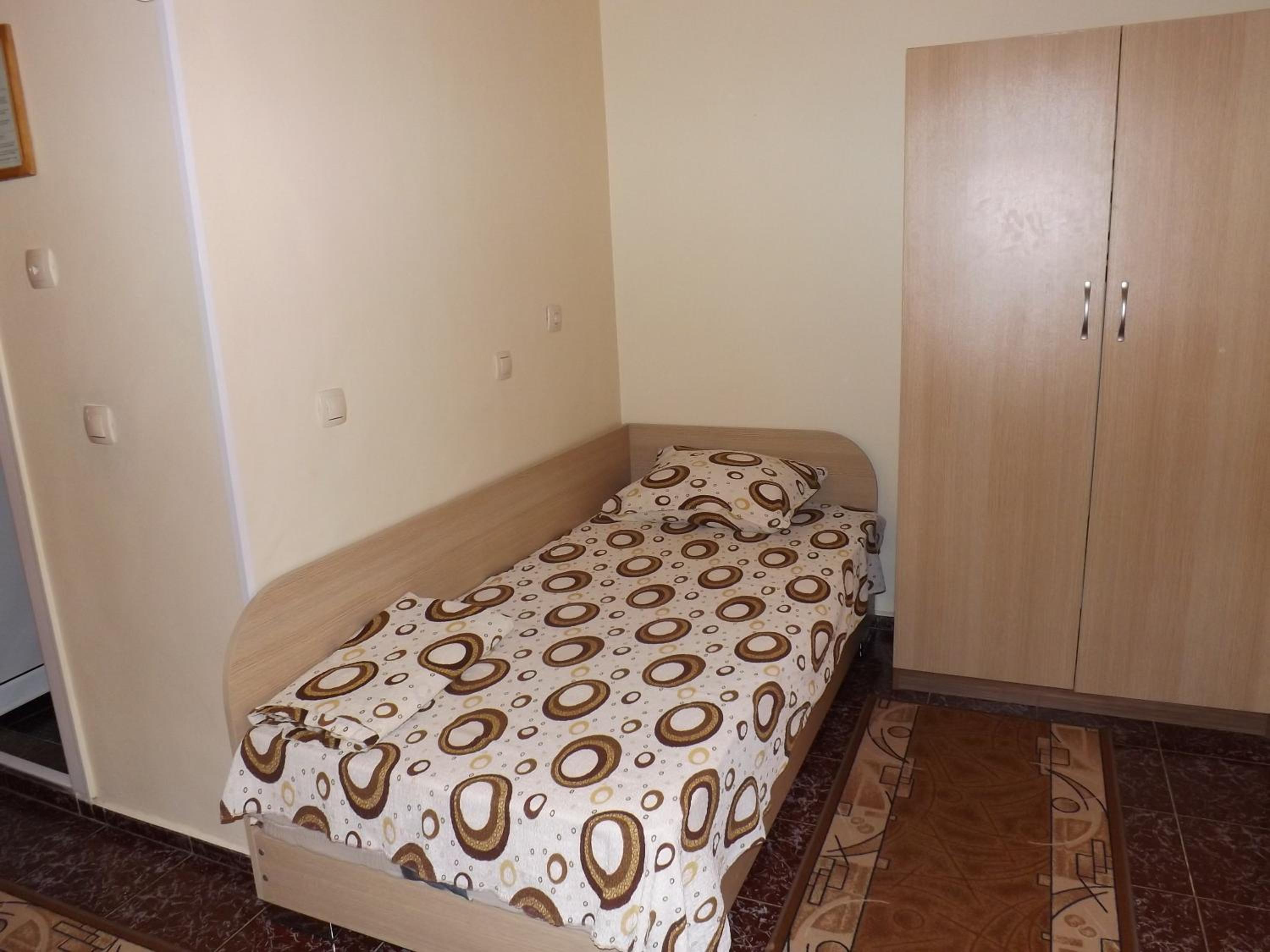 Double or Twin Room - Photo 4