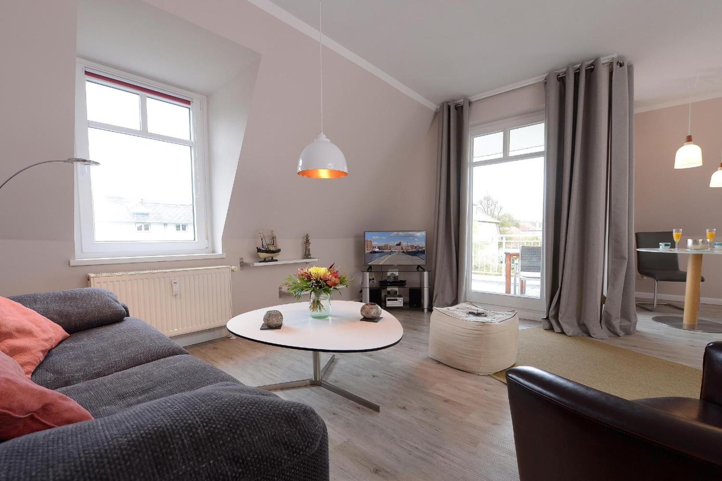 Apartment with Balcony photo 1