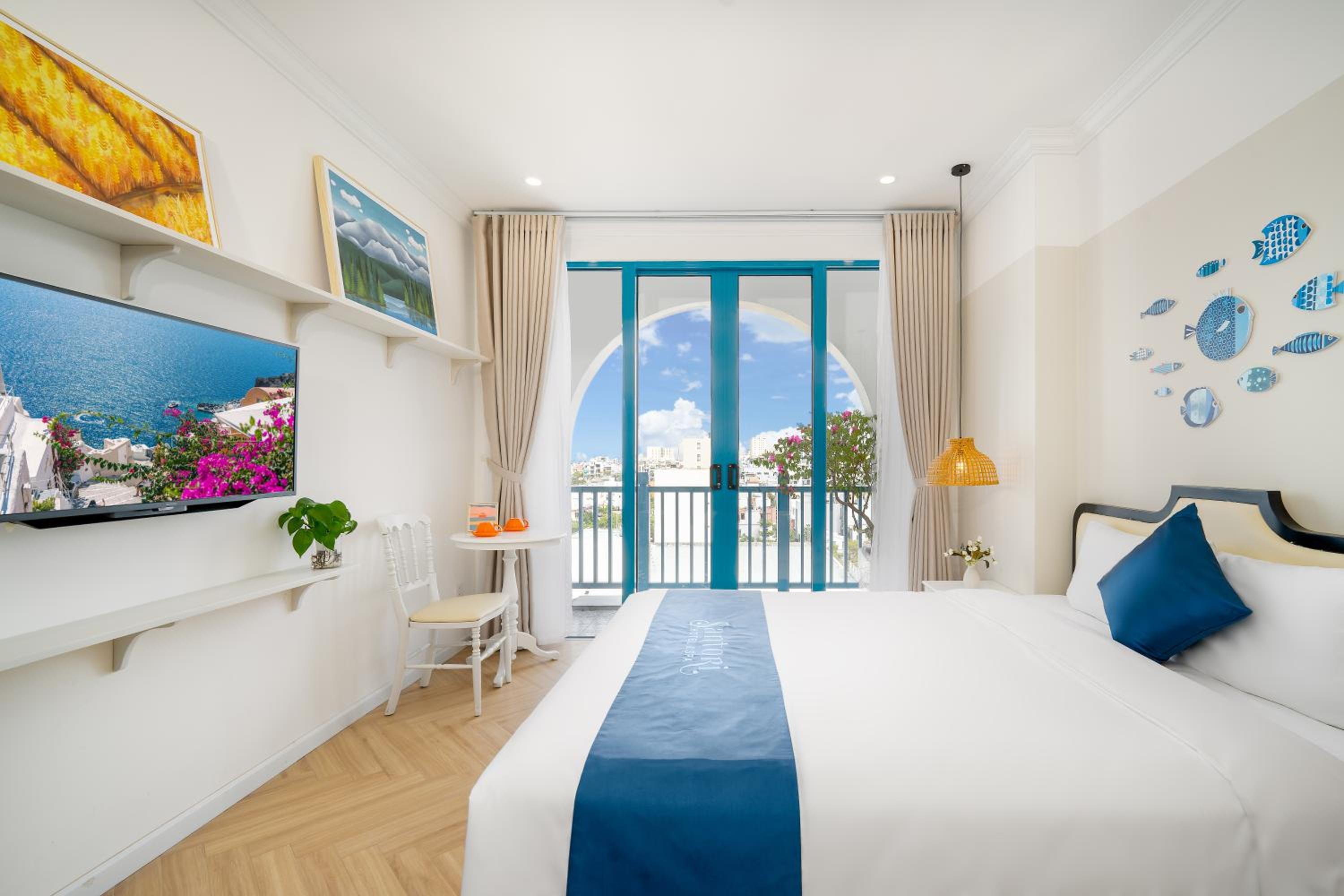 Deluxe Double Room with Balcony - Photo 10