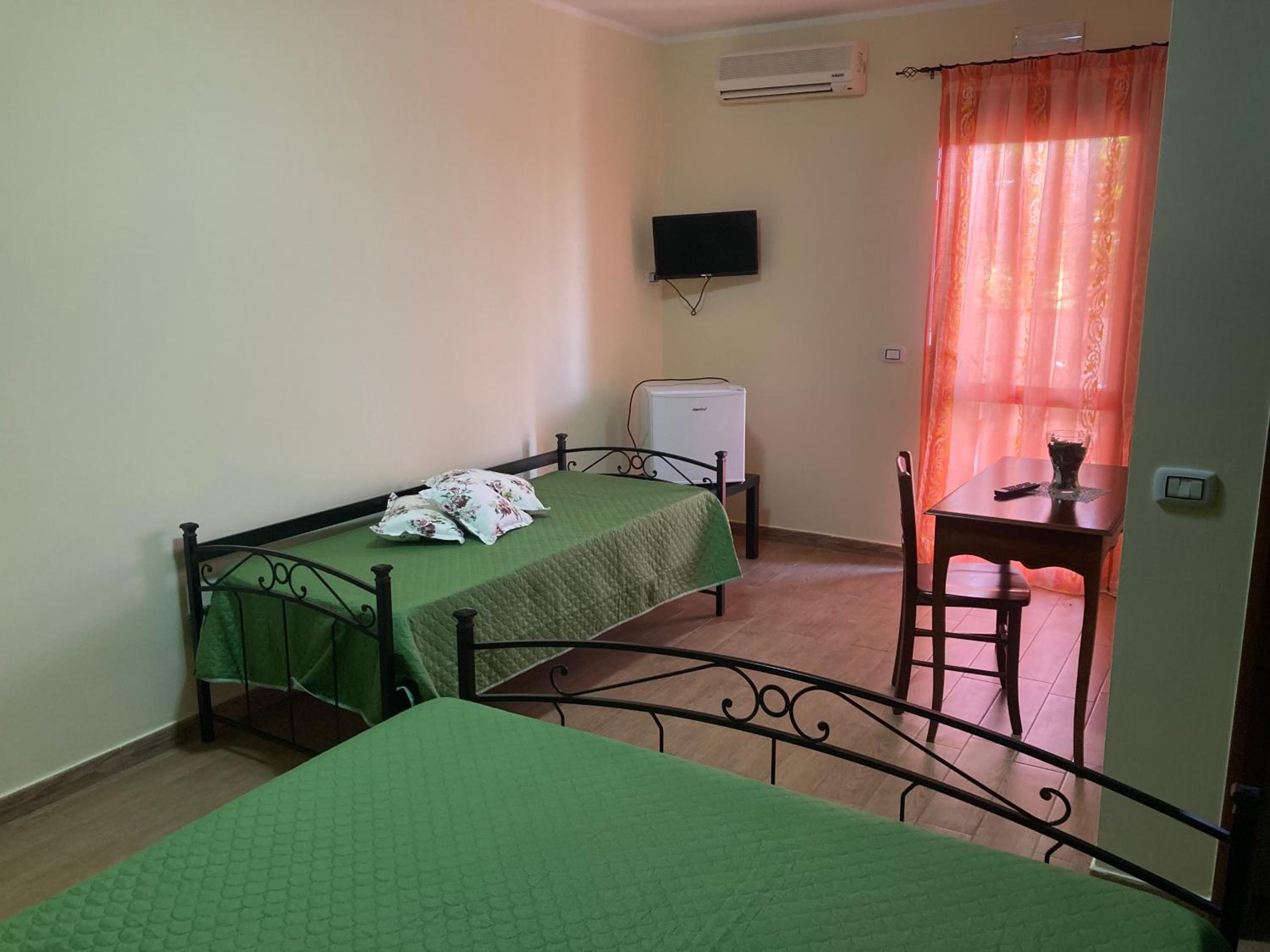 Triple Room with Garden View photo 2