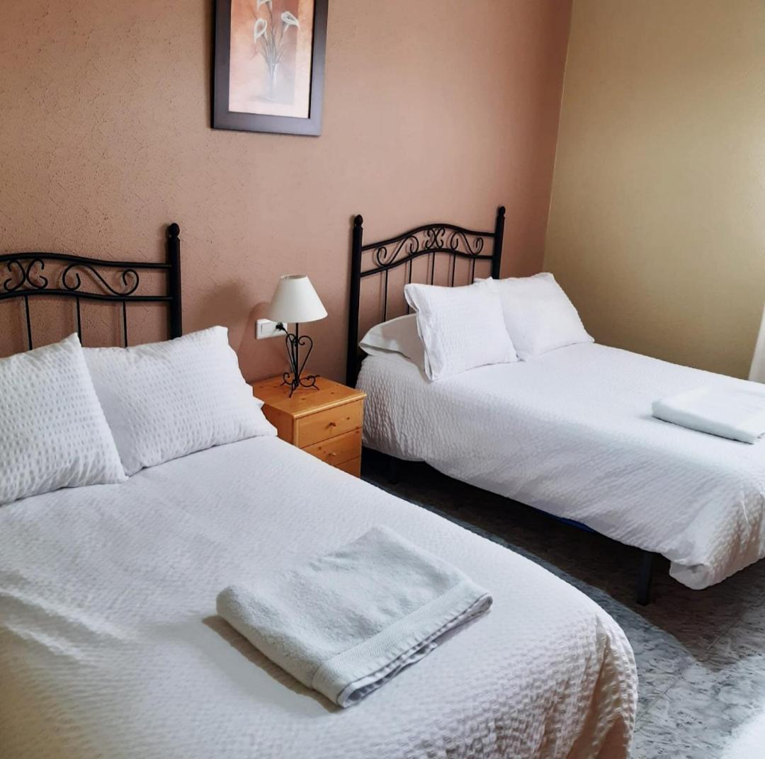 Twin Room - Photo 4