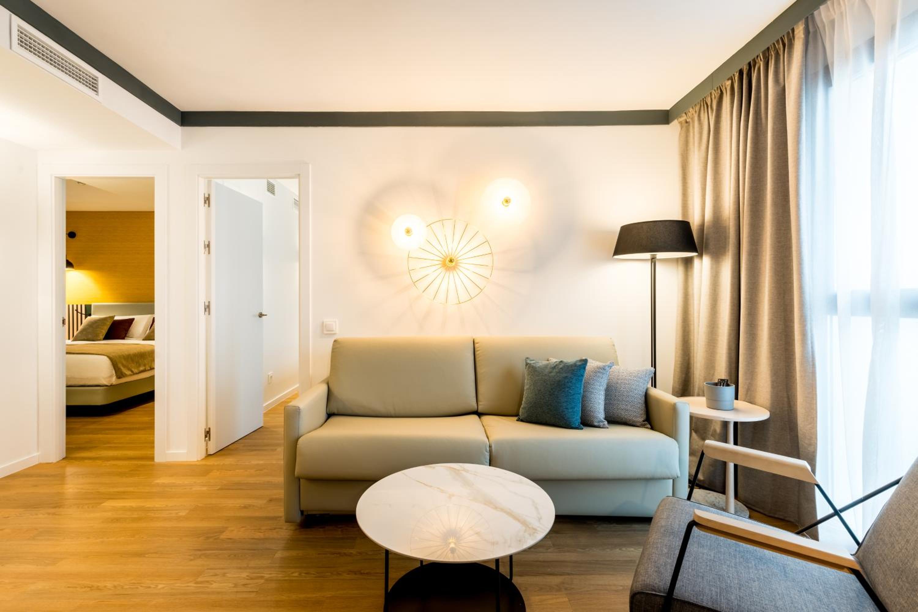 Deluxe Two-Bedroom Apartment - Twin Beds - Photo 1