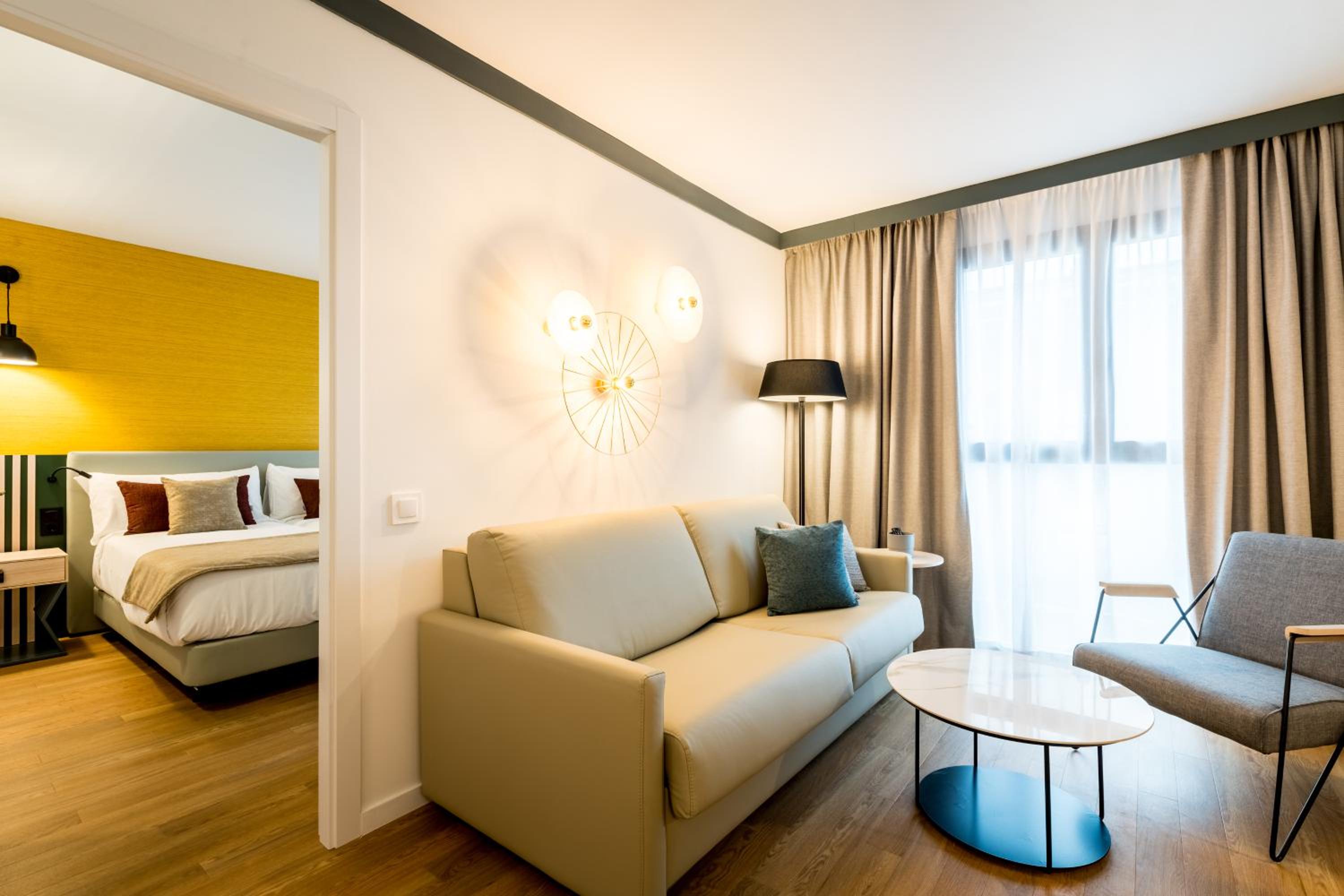 Deluxe Two-Bedroom Apartment - Twin Beds - Photo 14