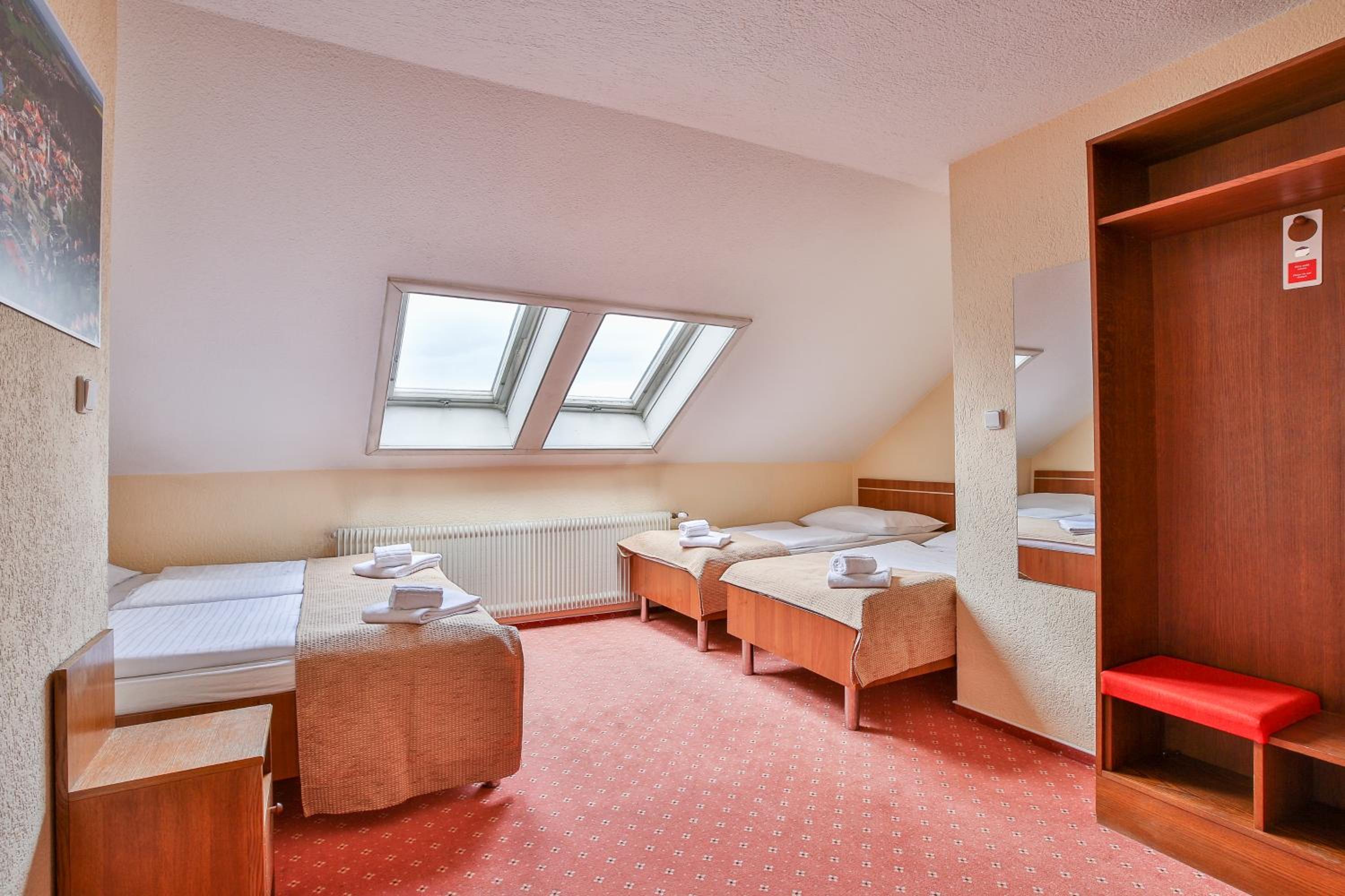 Quadruple Room with Private Bathroom