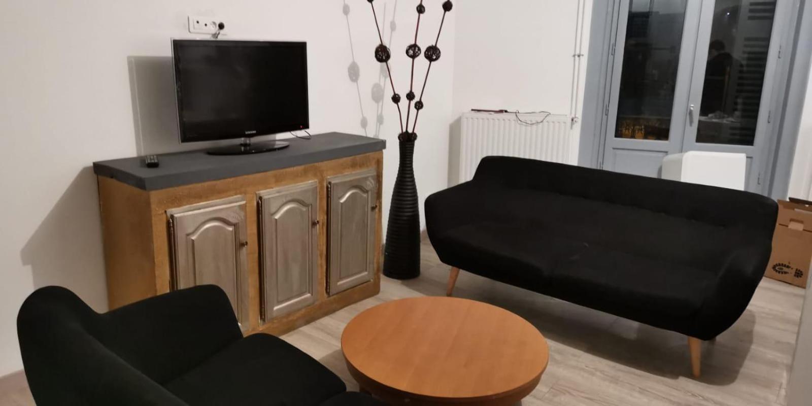 Two-Bedroom Apartment - Photo 3