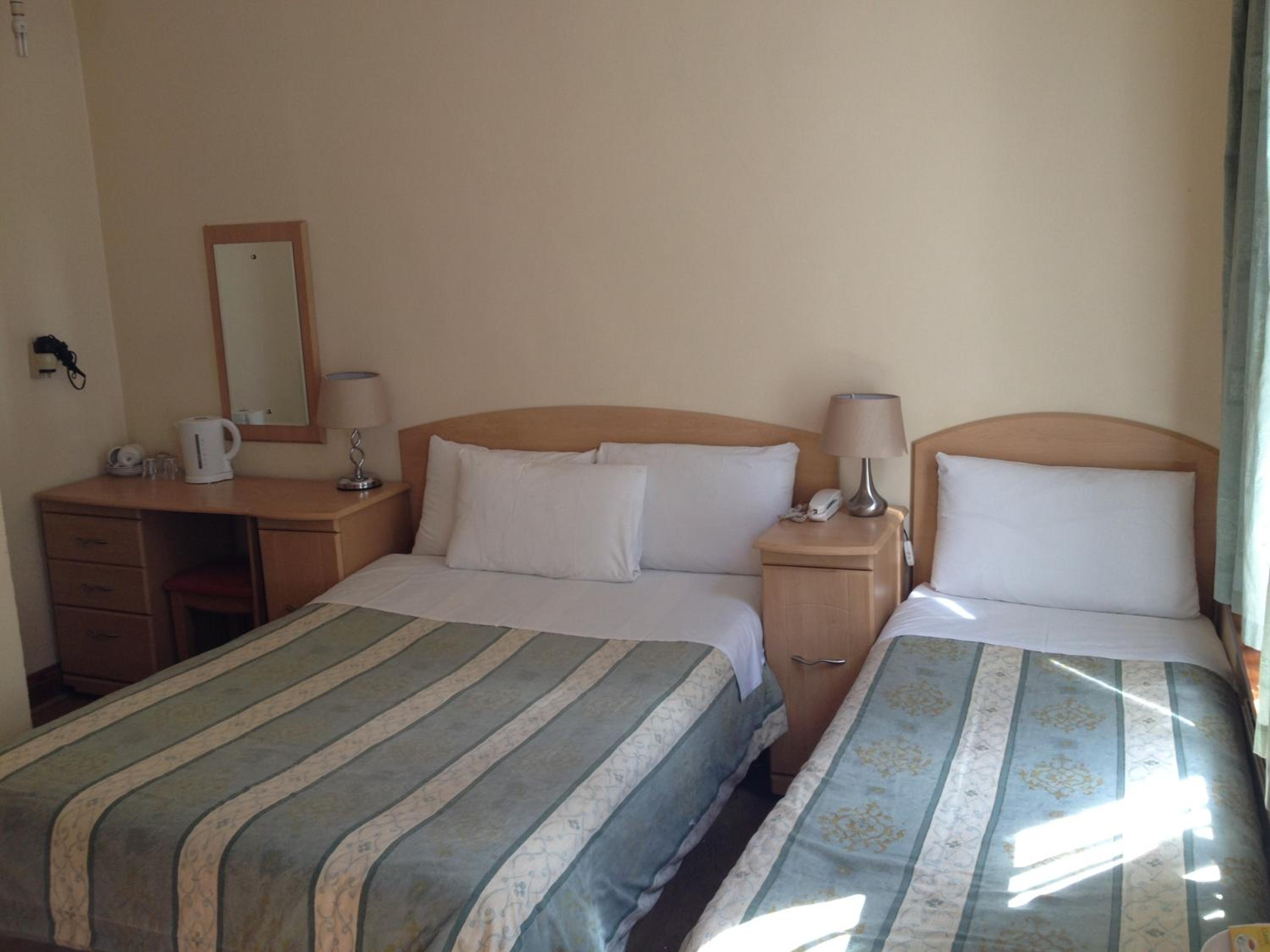 Twin Room with Private Bathroom