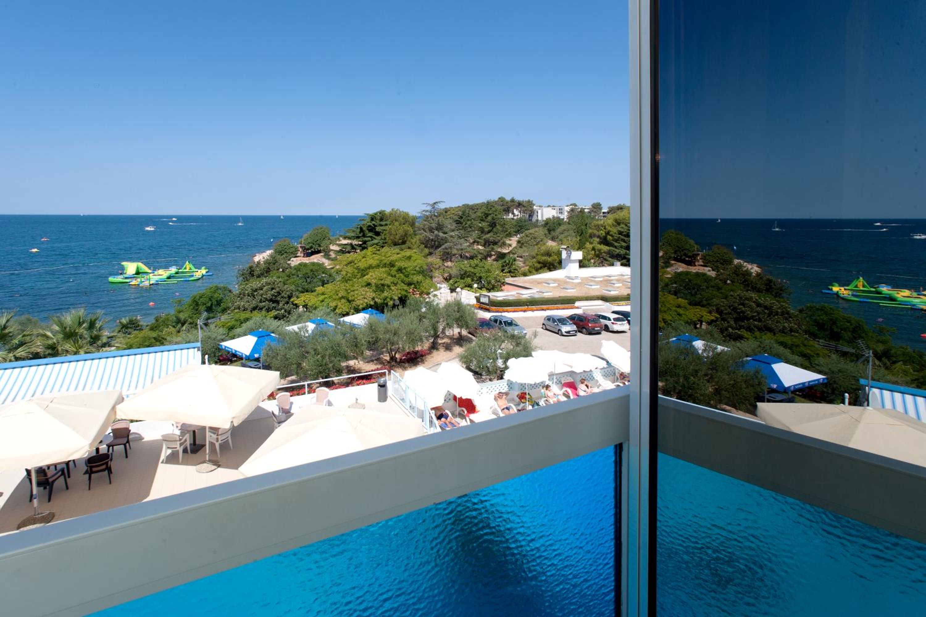 Classic Room with Balcony and Sea View - Photo 4