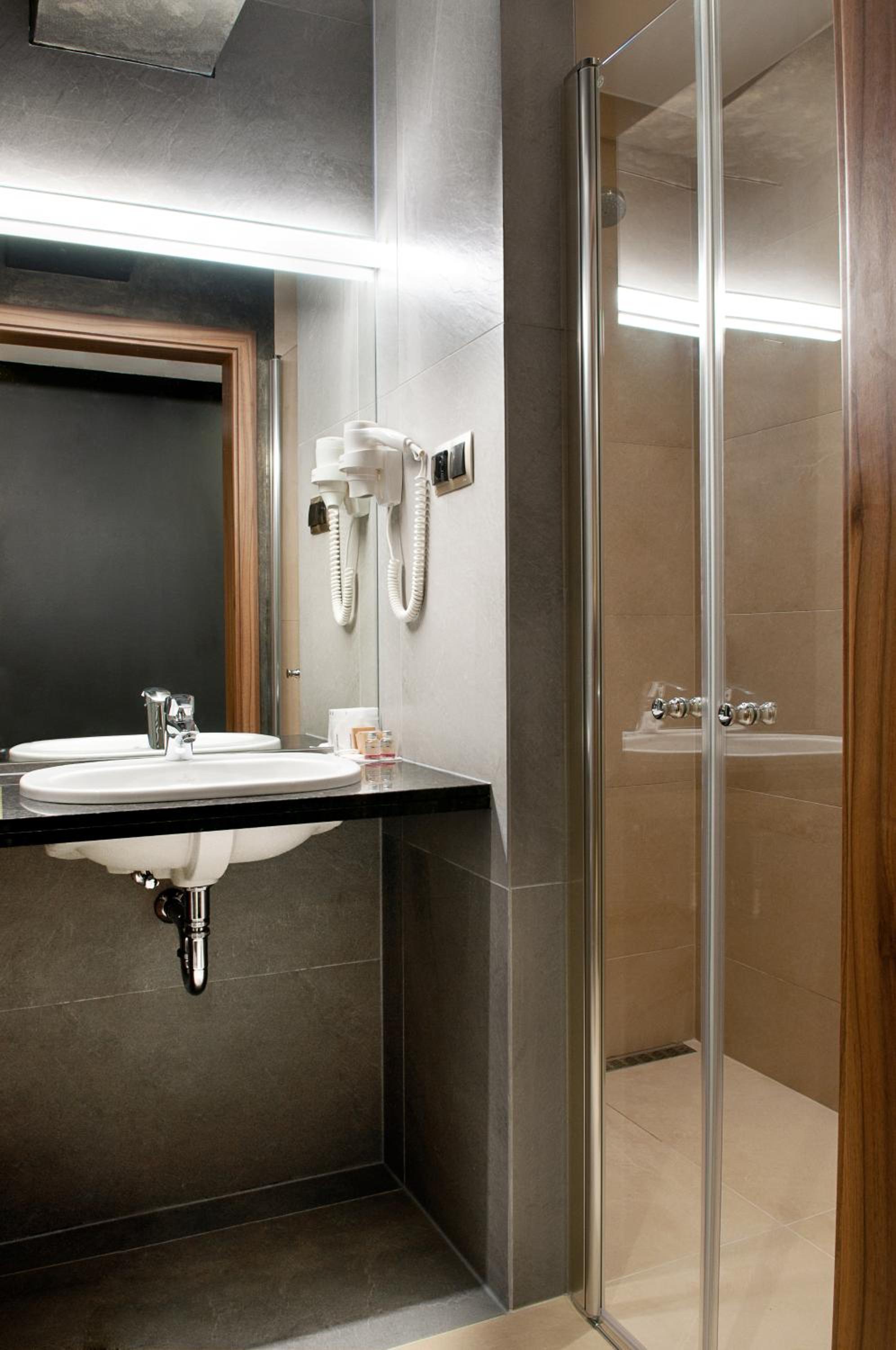 Twin Room - Photo 6