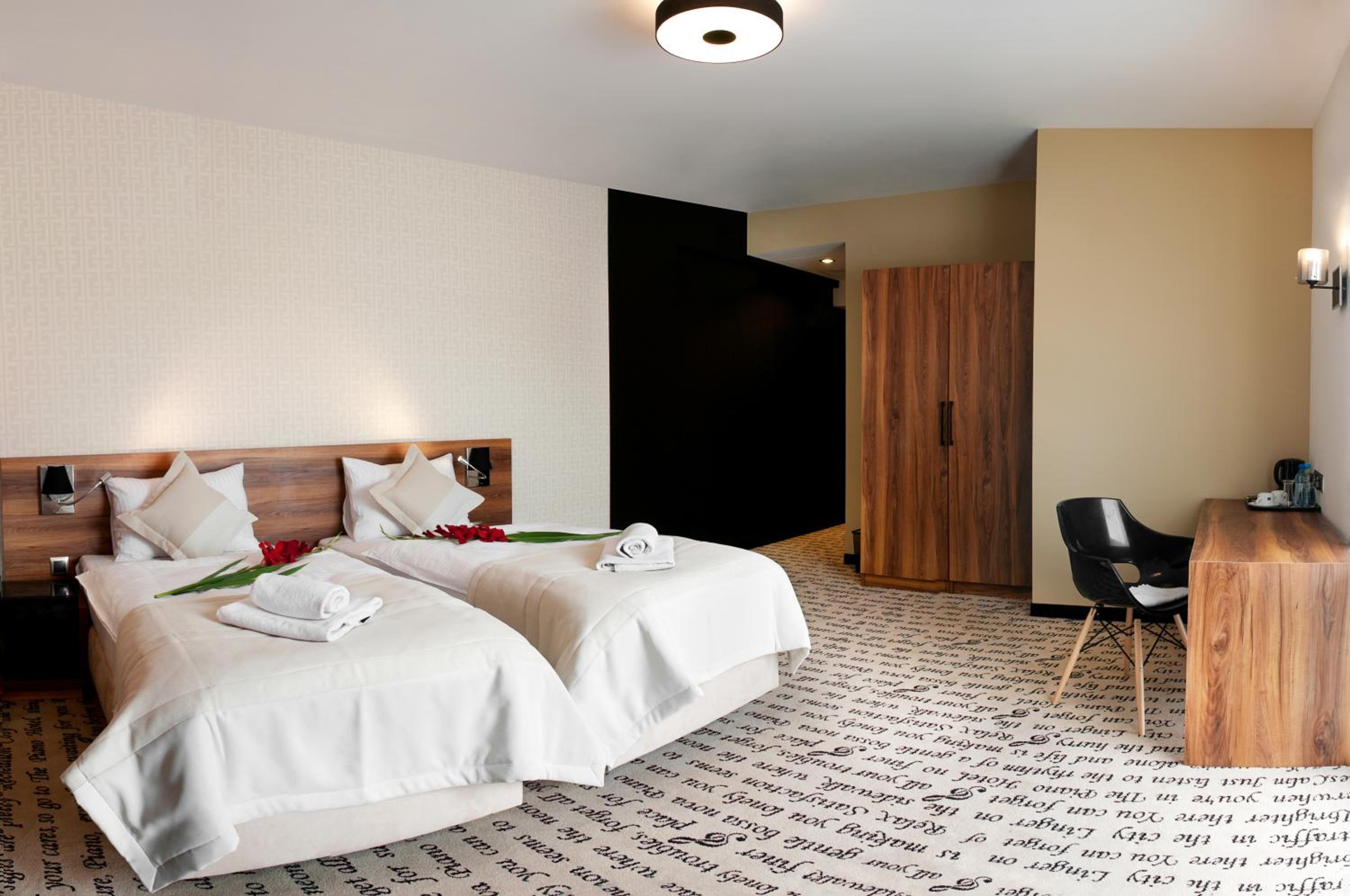 Twin Room - Photo 2