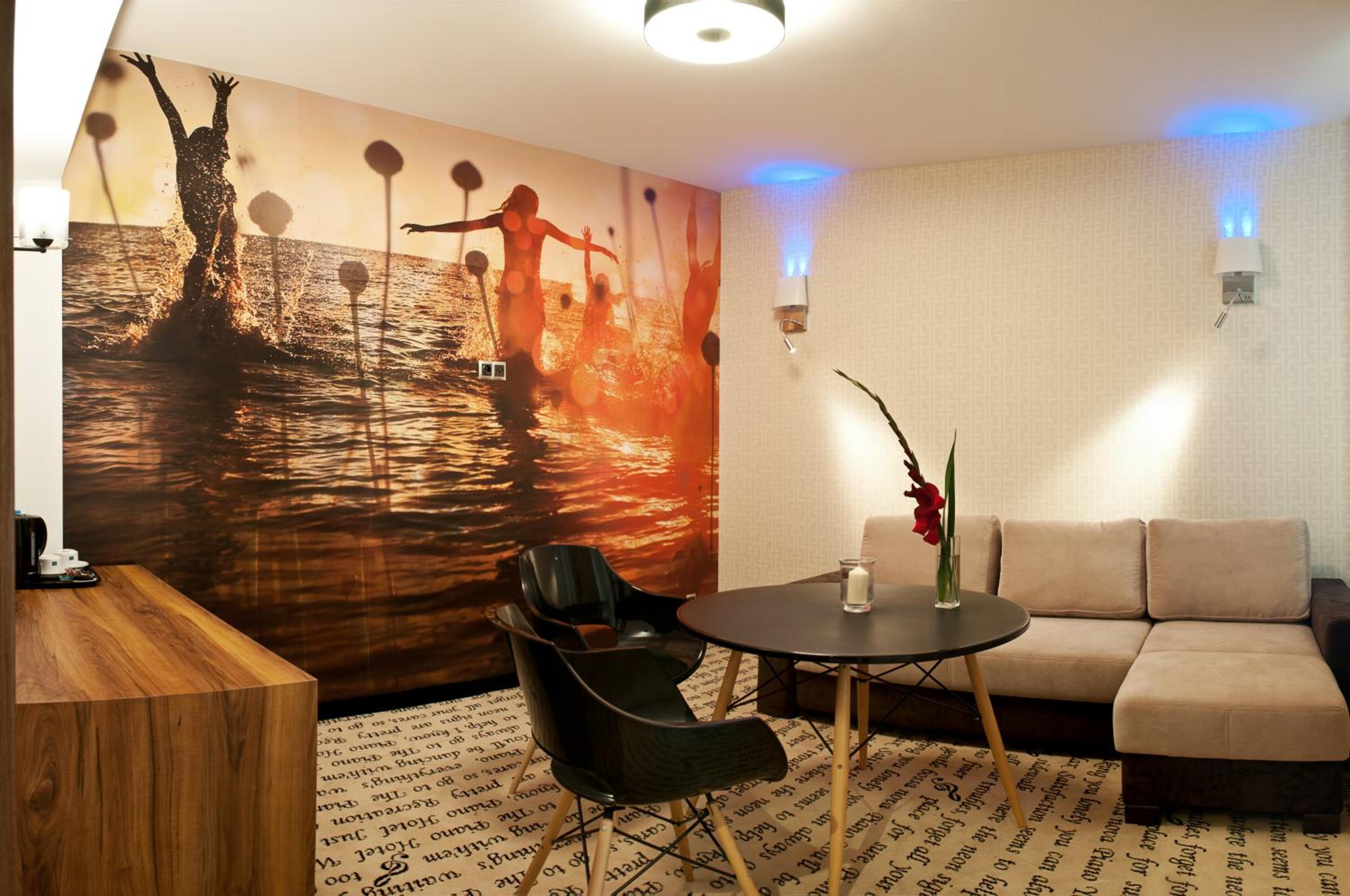 Suite - Photo 4