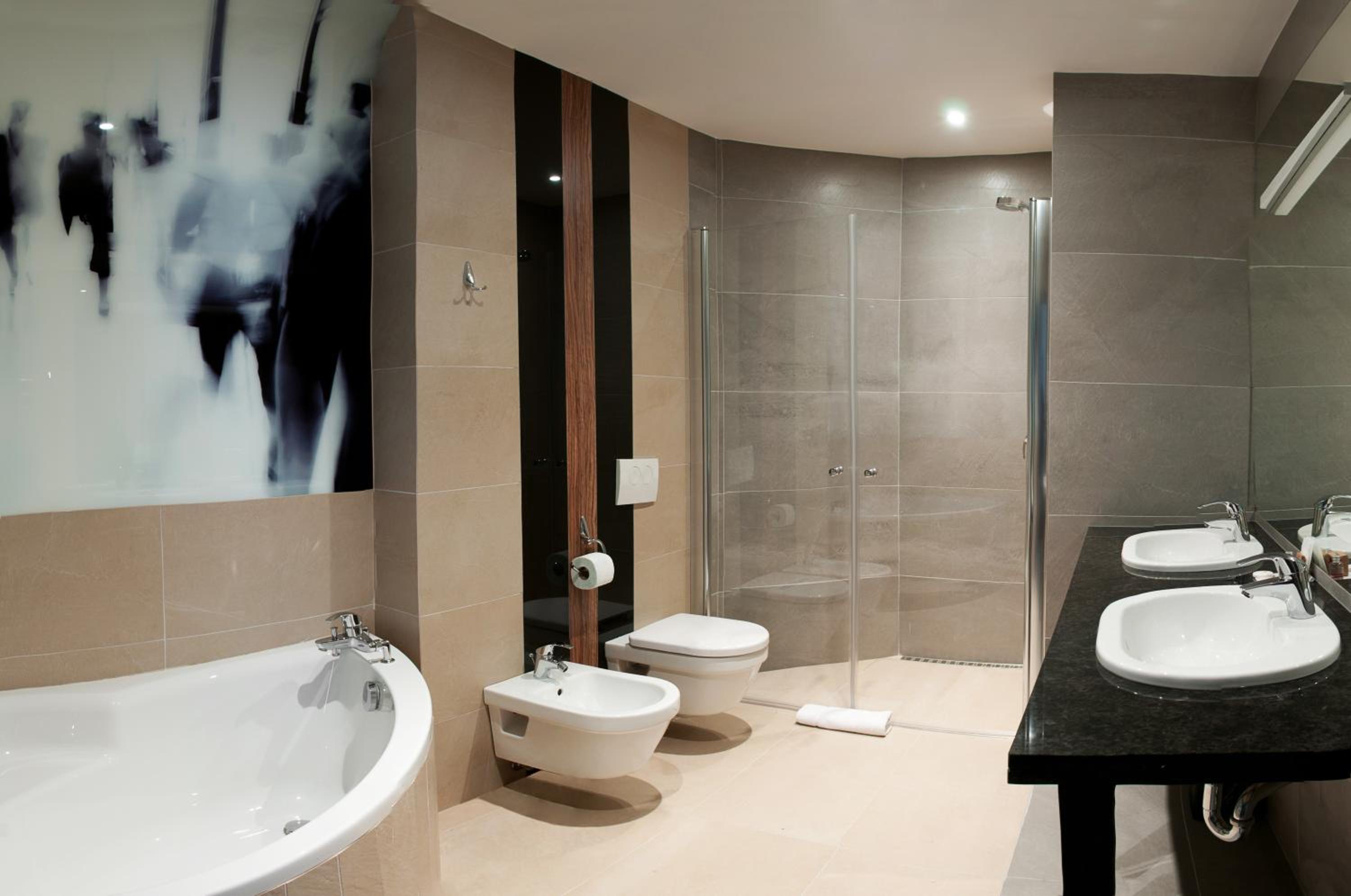 Suite - Photo 7