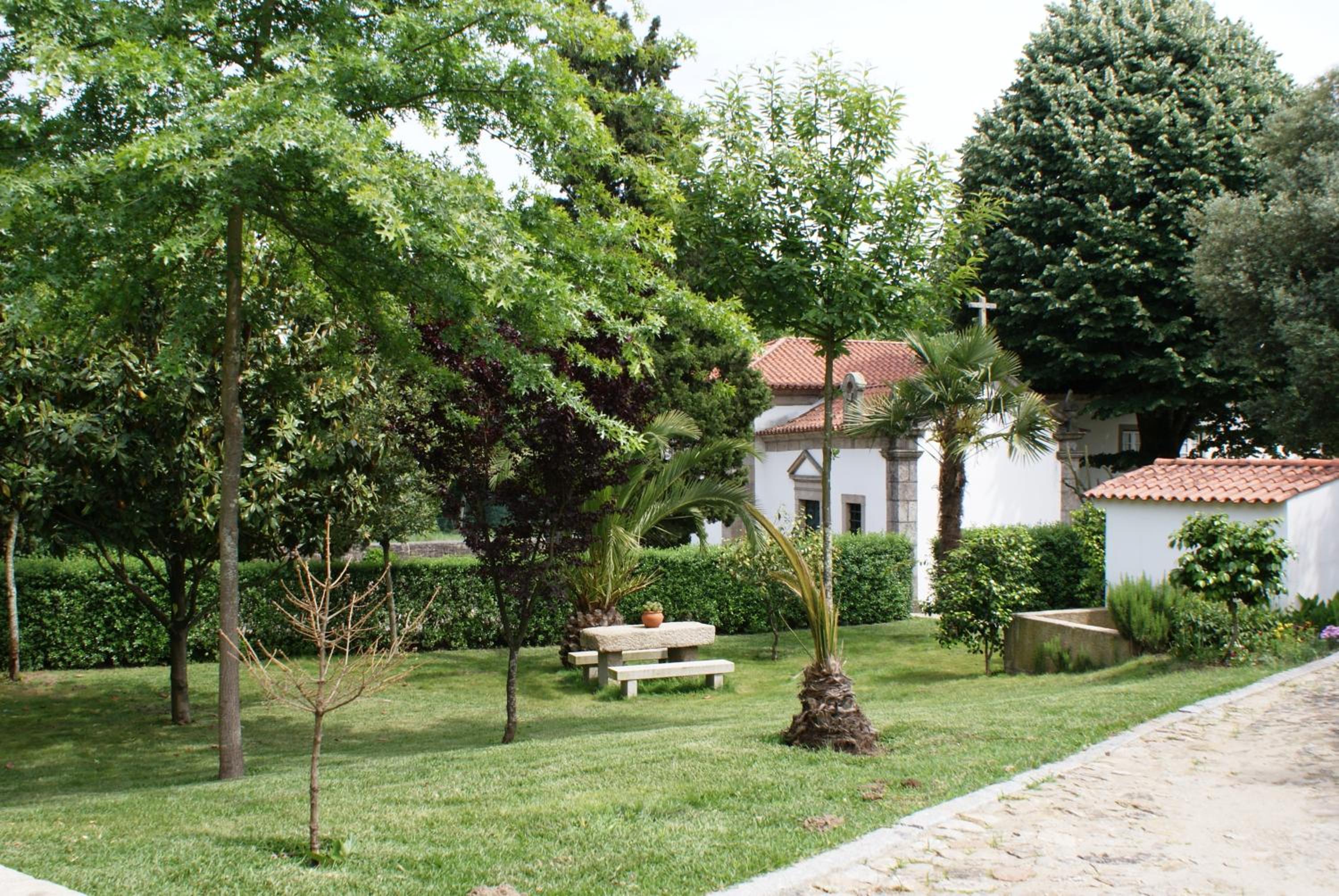 Six-Bedroom House photo 2