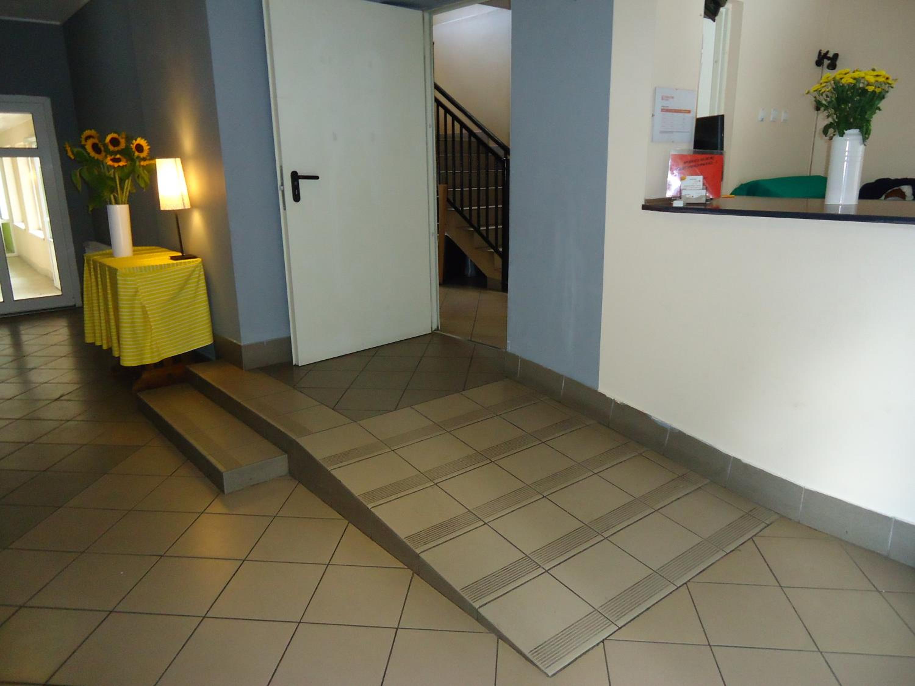 Twin Room - Disability Access photo 1