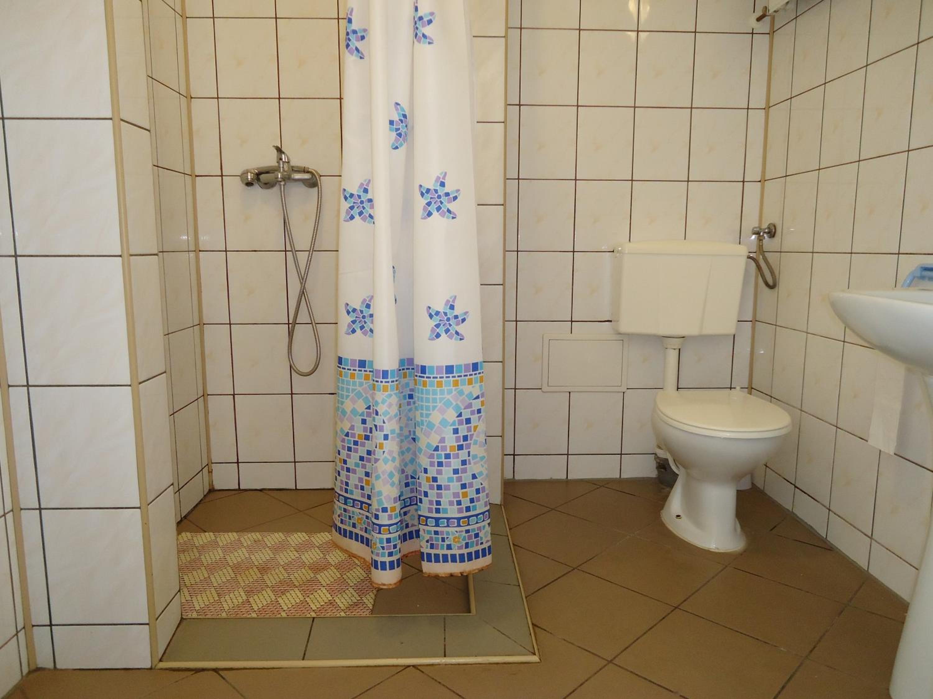 Twin Room - Disability Access photo 2