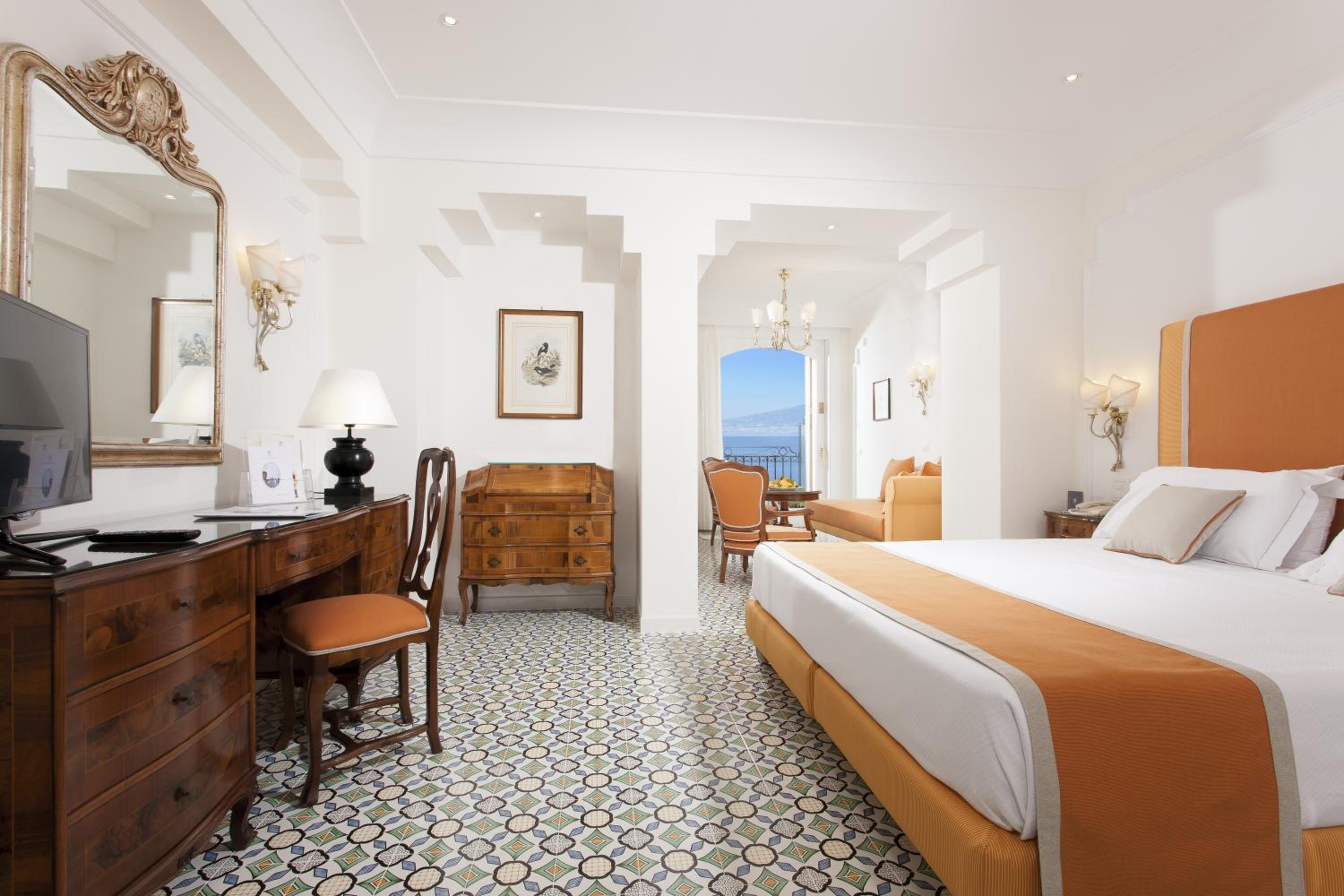 Signature Suite with Hot Tub and Sea View - Photo 1