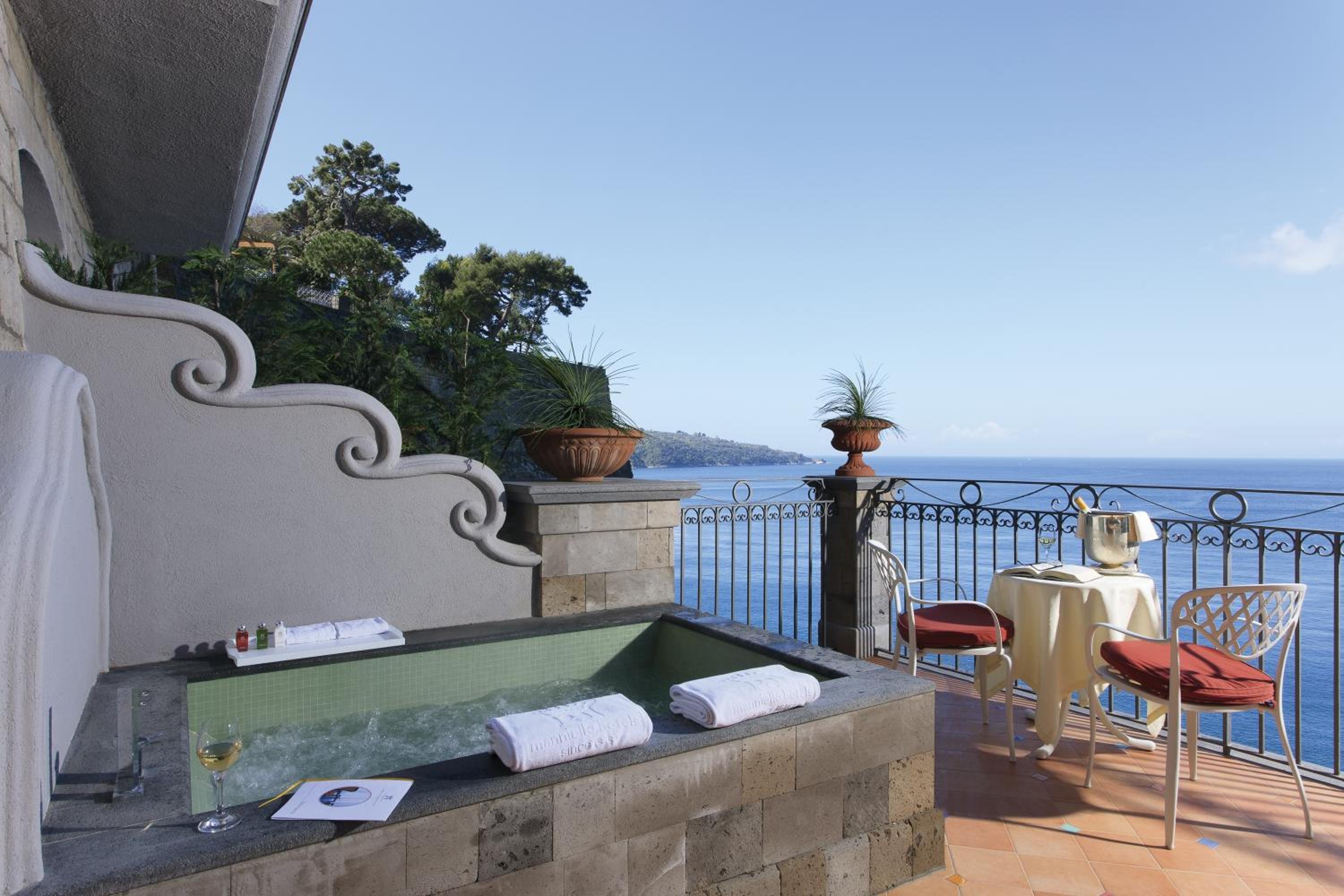 Signature Suite with Hot Tub and Sea View - Photo 5