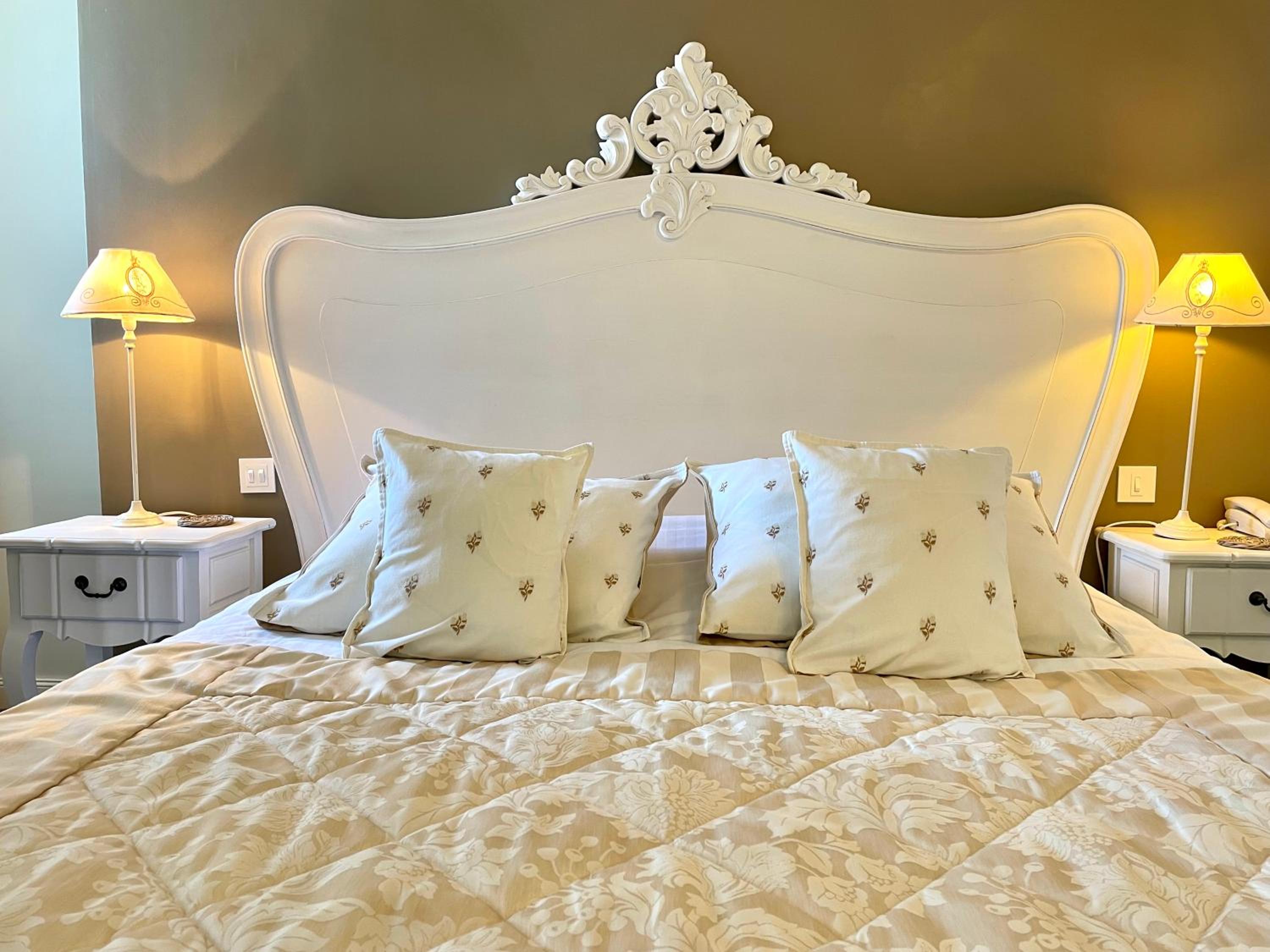 Deluxe Double Room - Photo 9