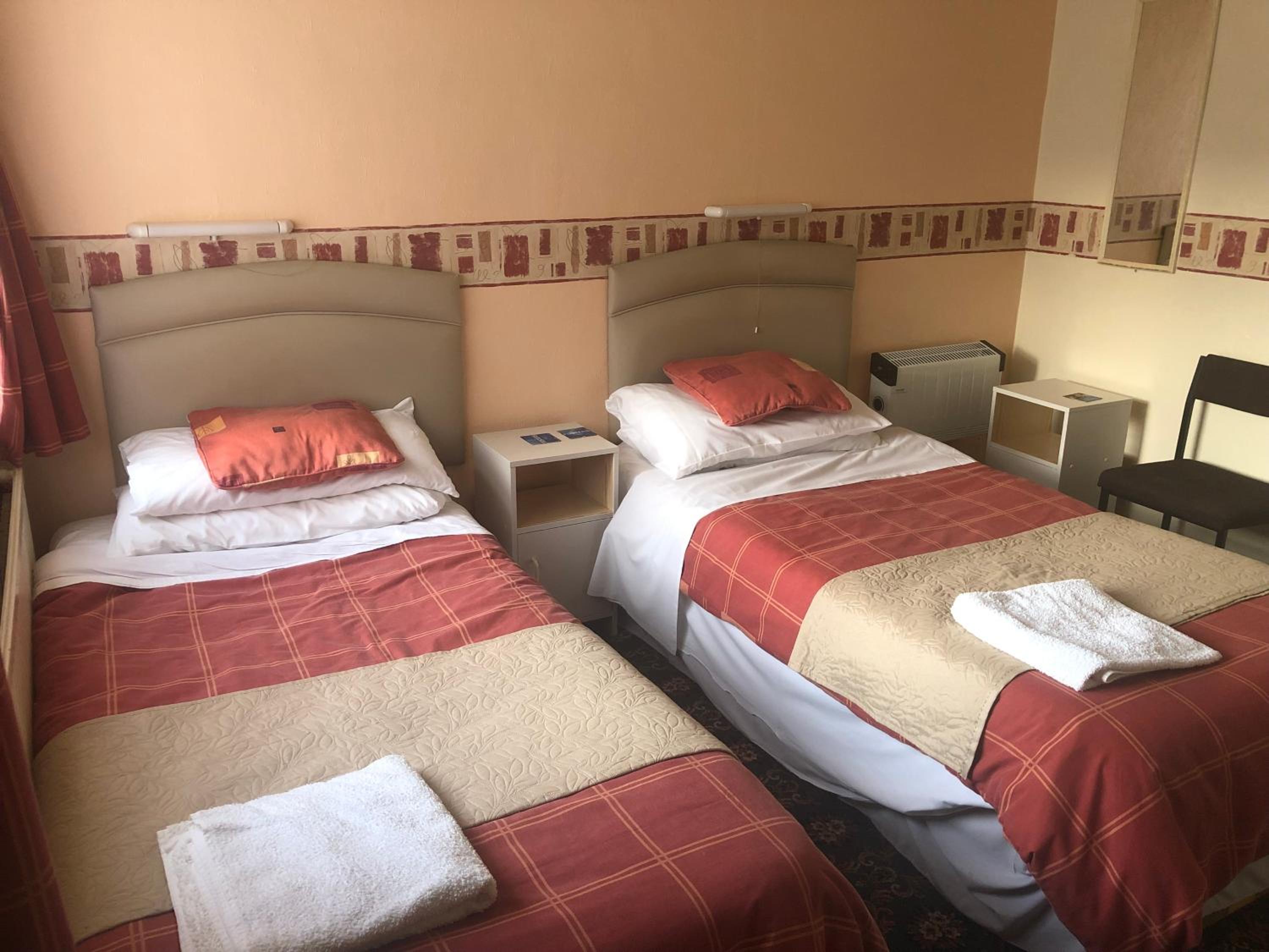 Large Ground Floor Twin Room photo 1