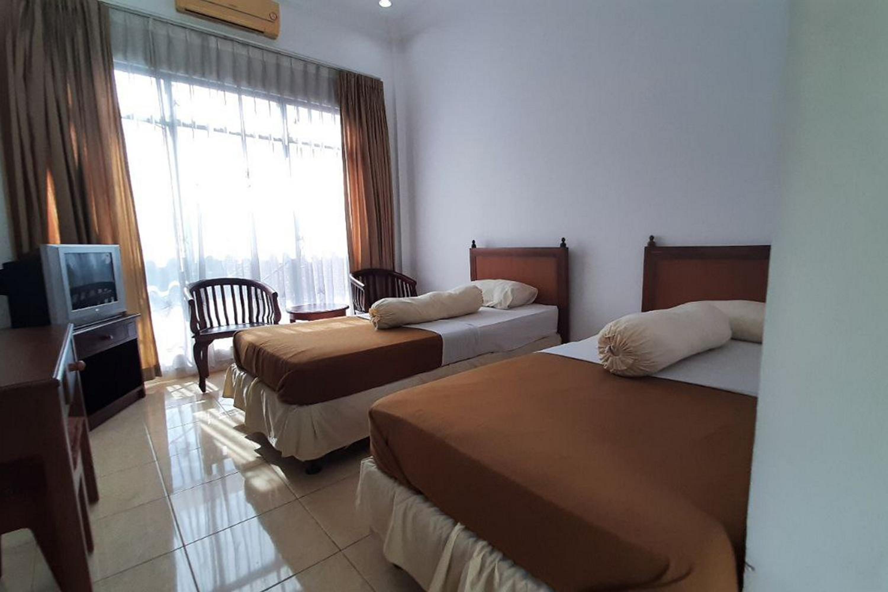 Twin Room - Photo 1
