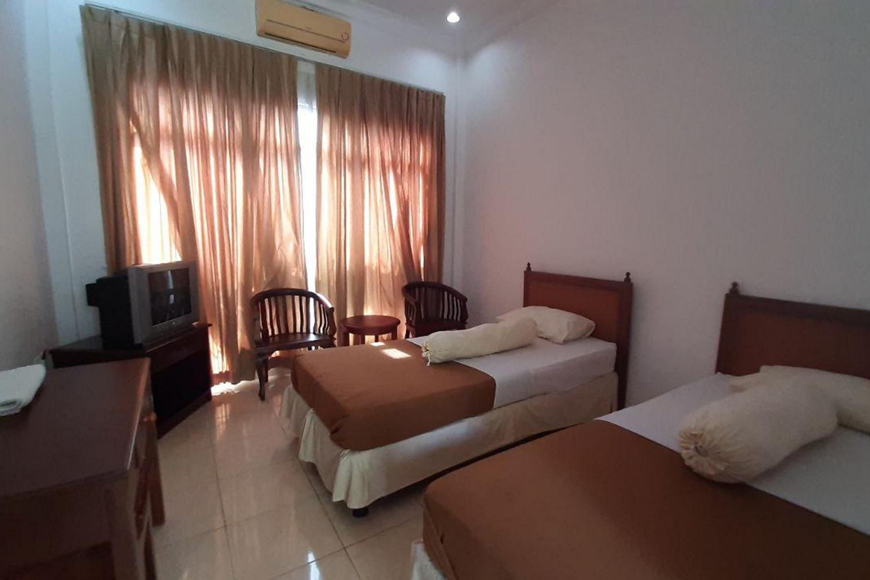Twin Room - Photo 3