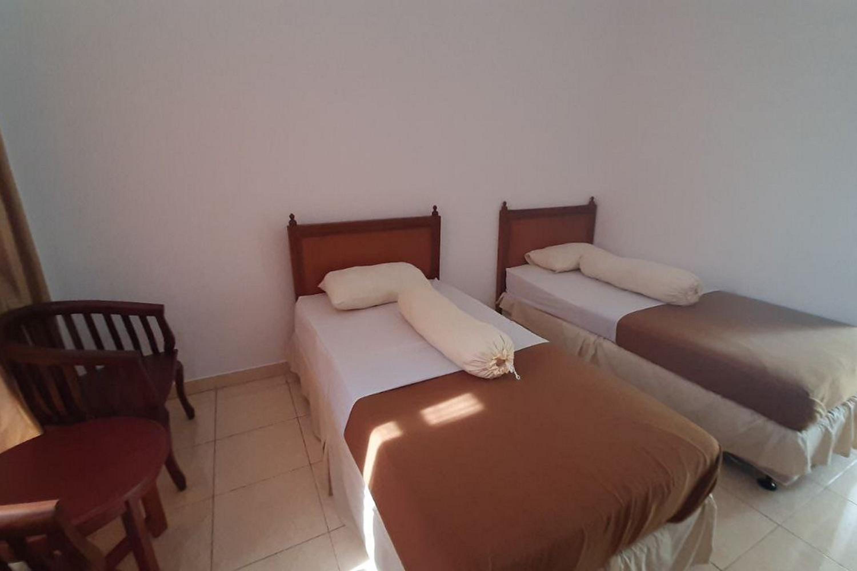 Twin Room - Photo 2