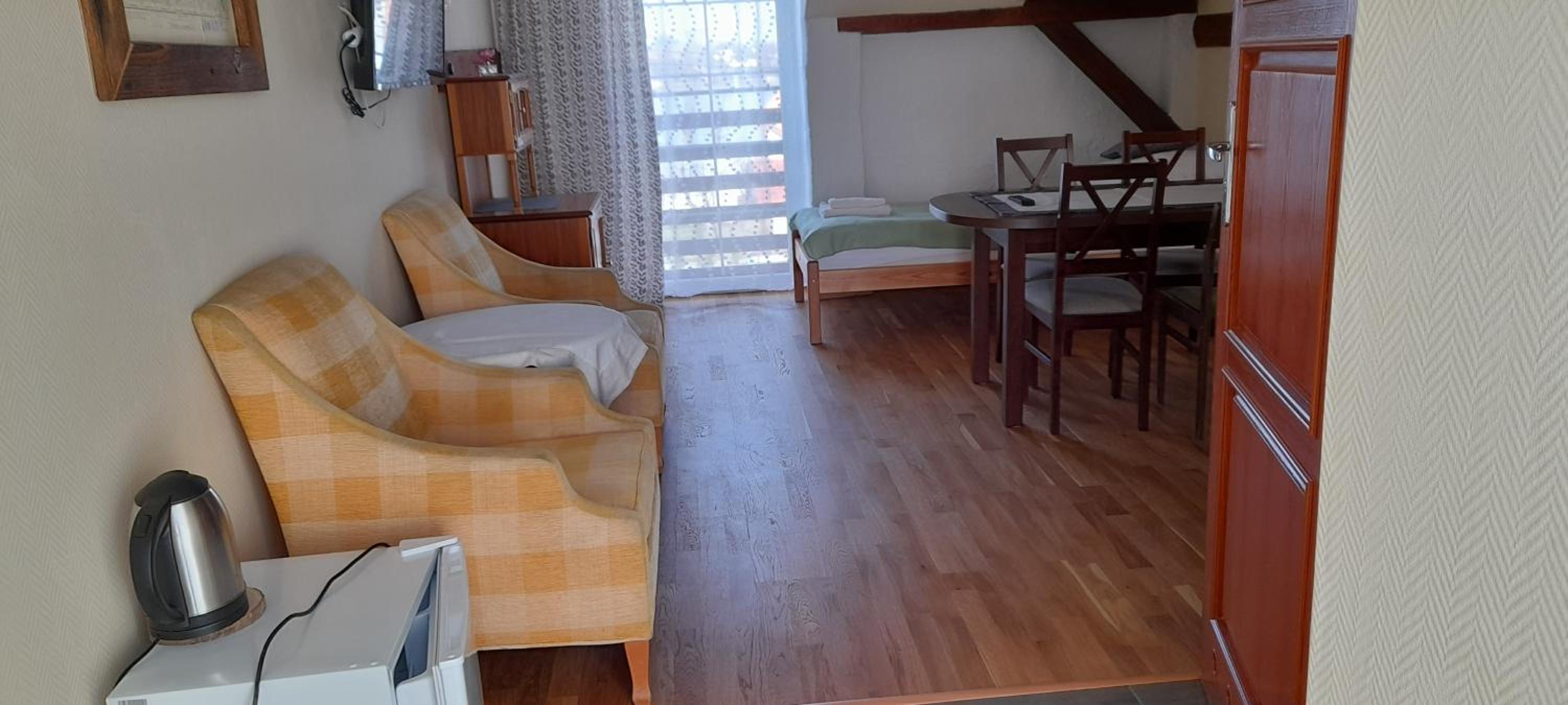 Standard Family Room - Photo 4
