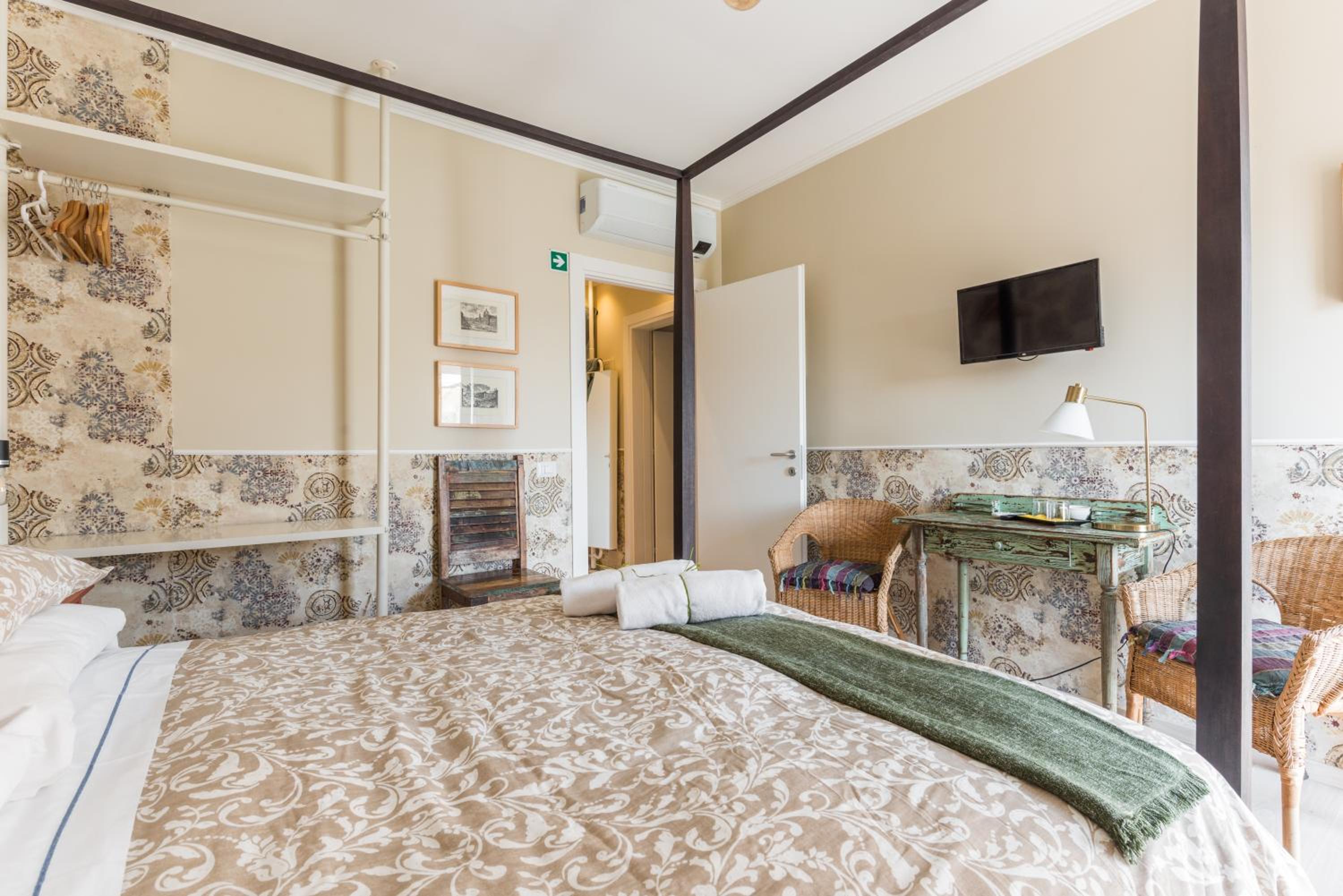 Deluxe King Room photo 3