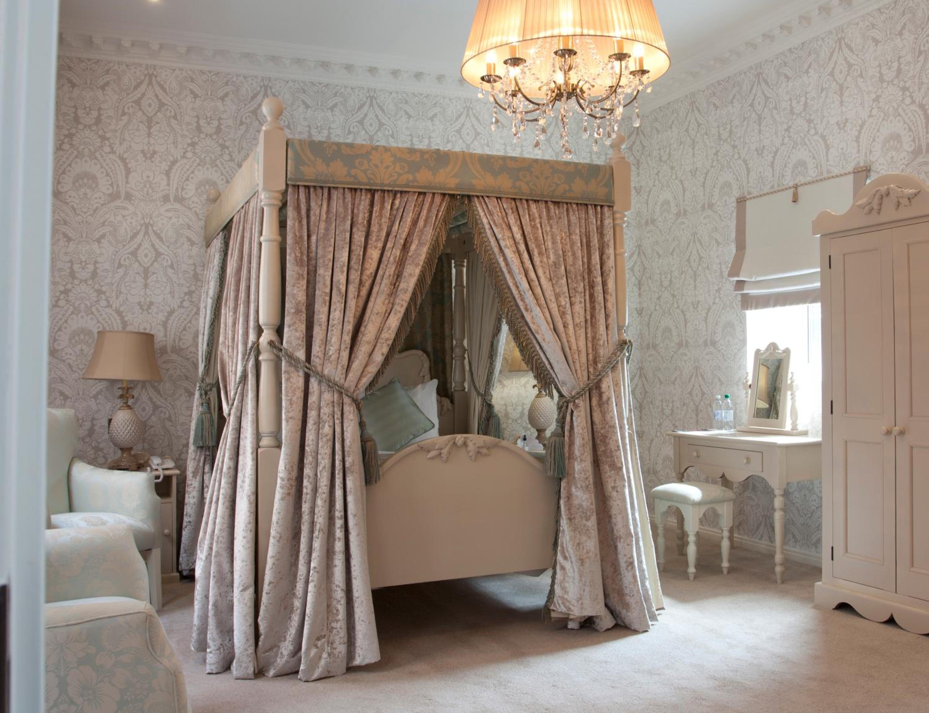 Suite with King Bed - Non-Smoking photo 2