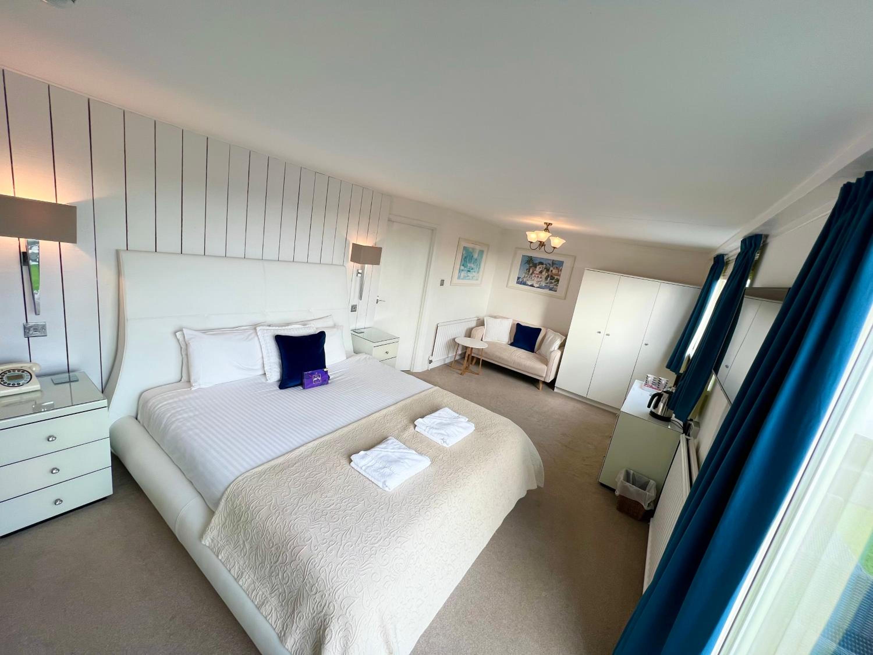 Junior Suite with Balcony photo 1