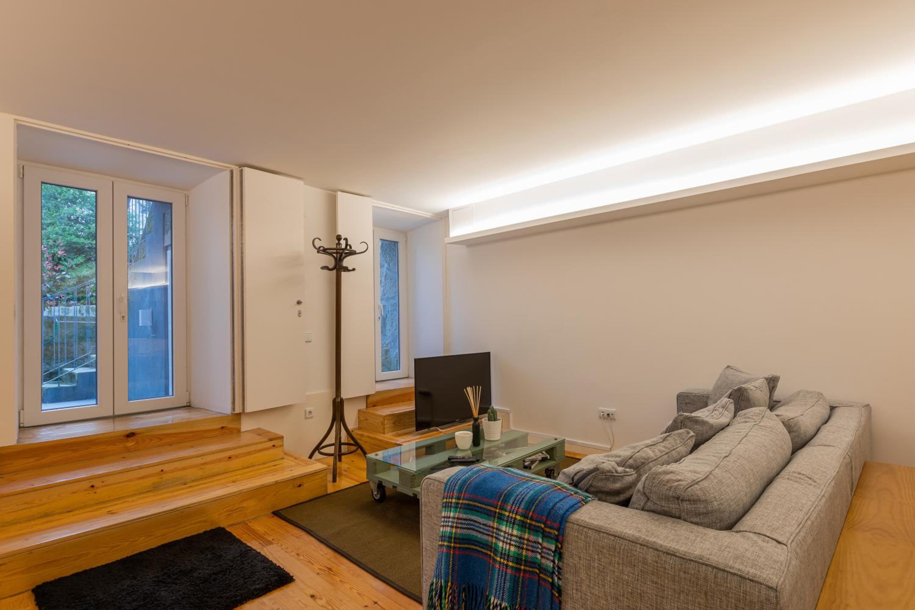 One-Bedroom Apartment - Photo 4