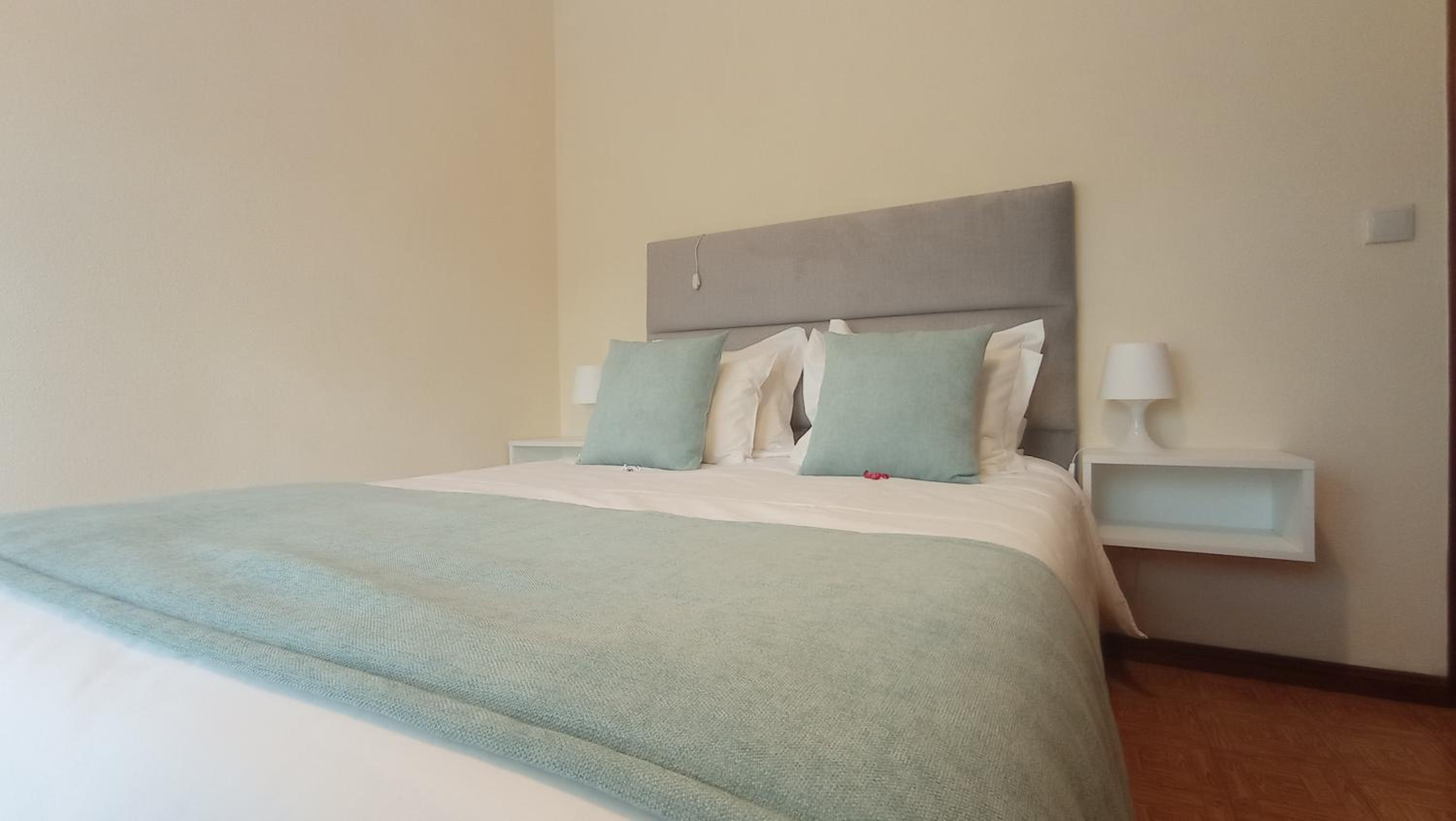 Double Room with Balcony and River View - Photo 14