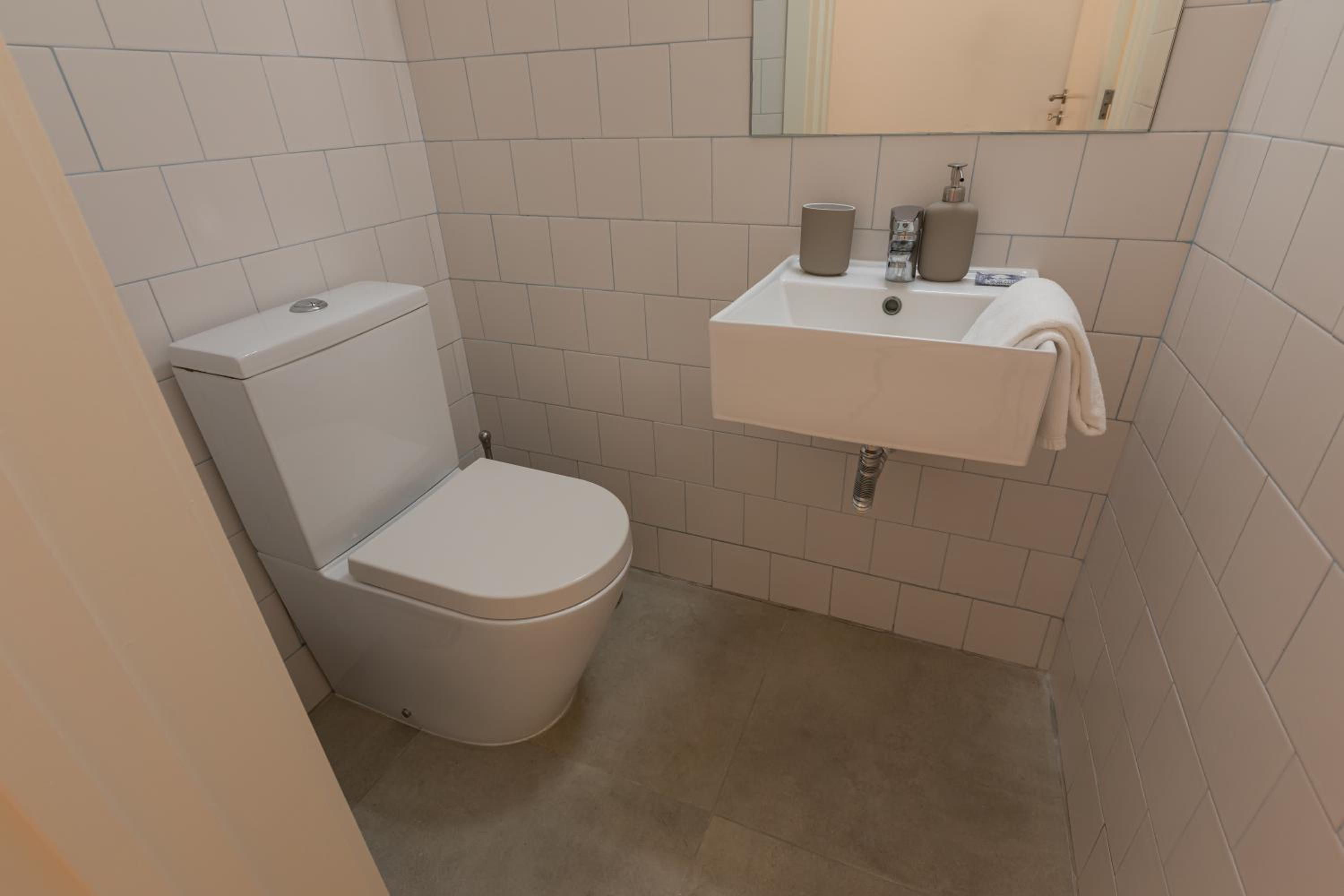 One-Bedroom Apartment - Photo 17