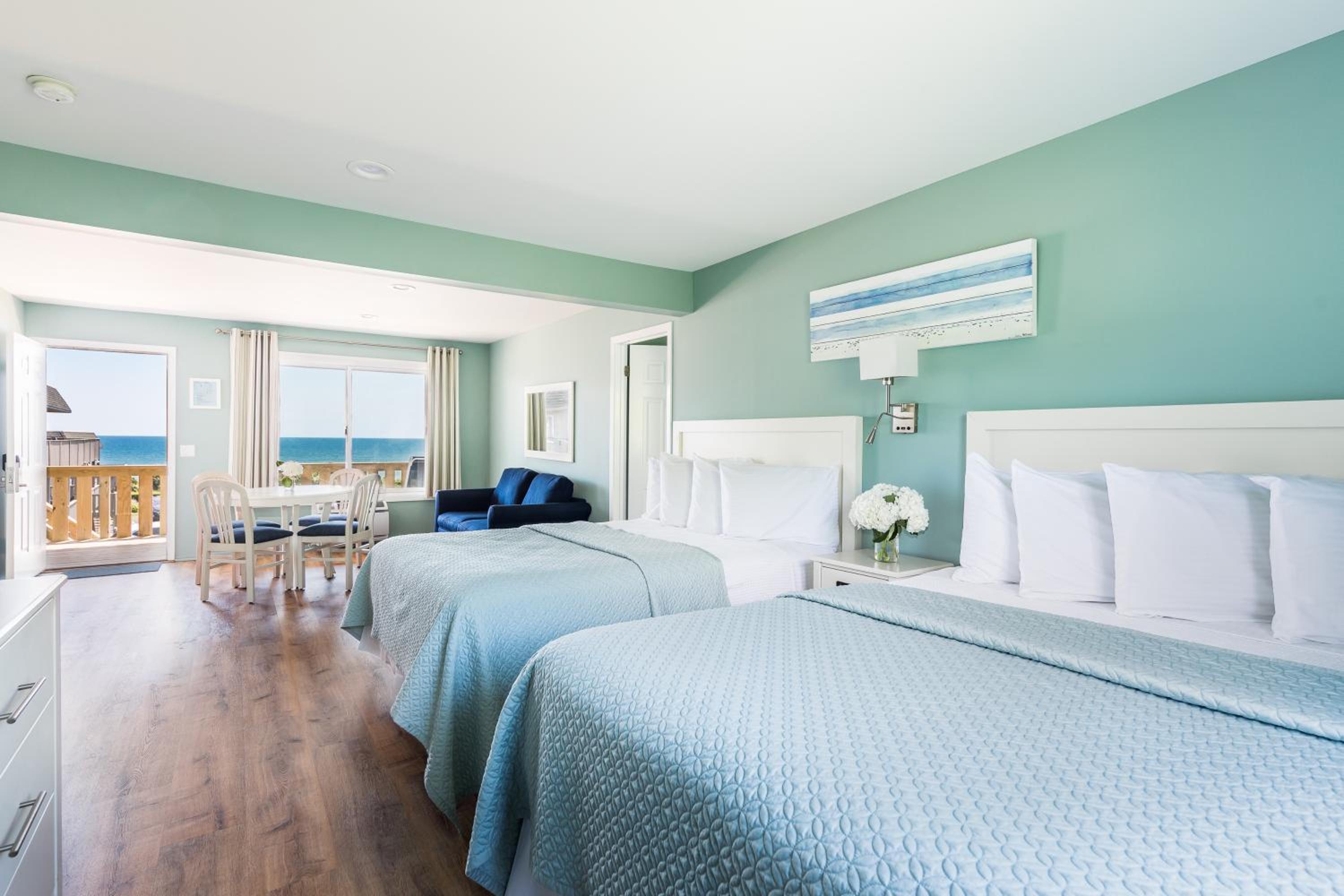 Deluxe King Suite photo 1