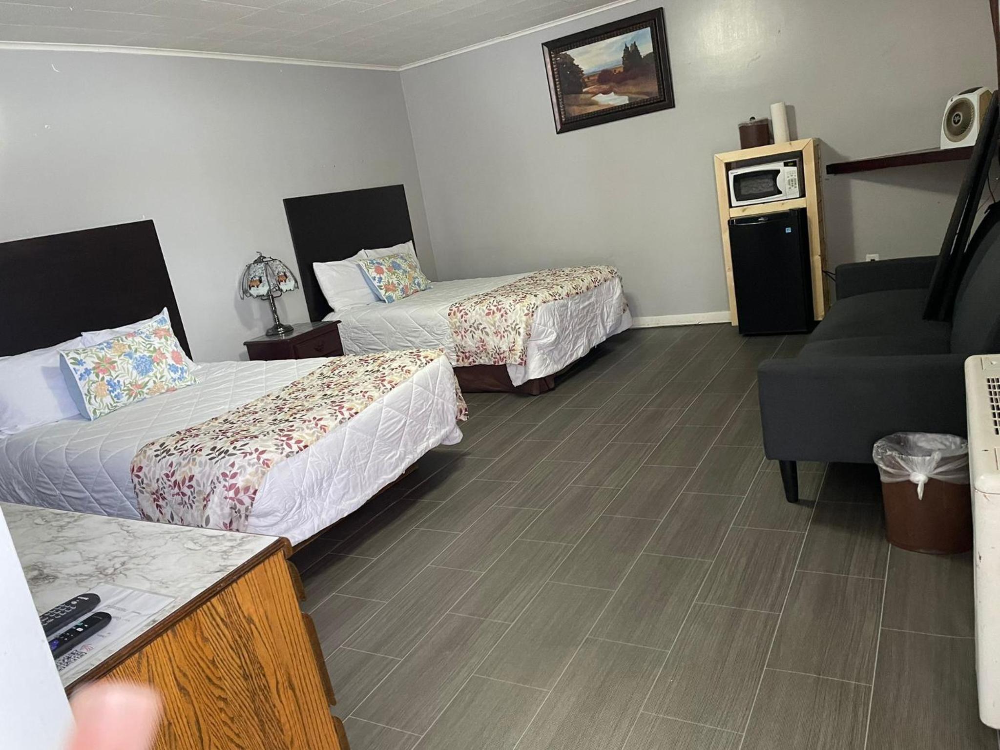 Deluxe Queen Room with Two Queen Beds photo 1