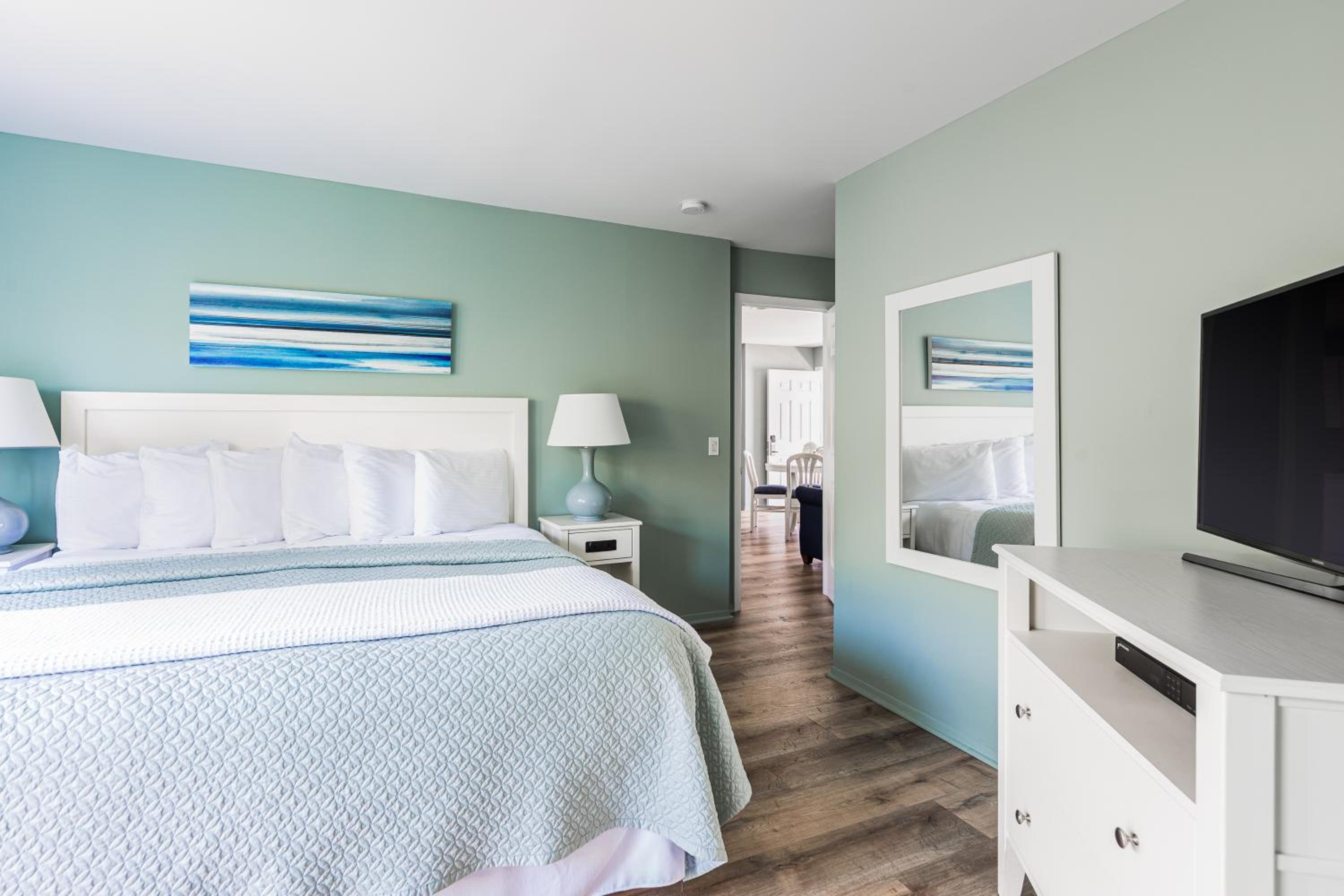 Deluxe King Suite photo 3