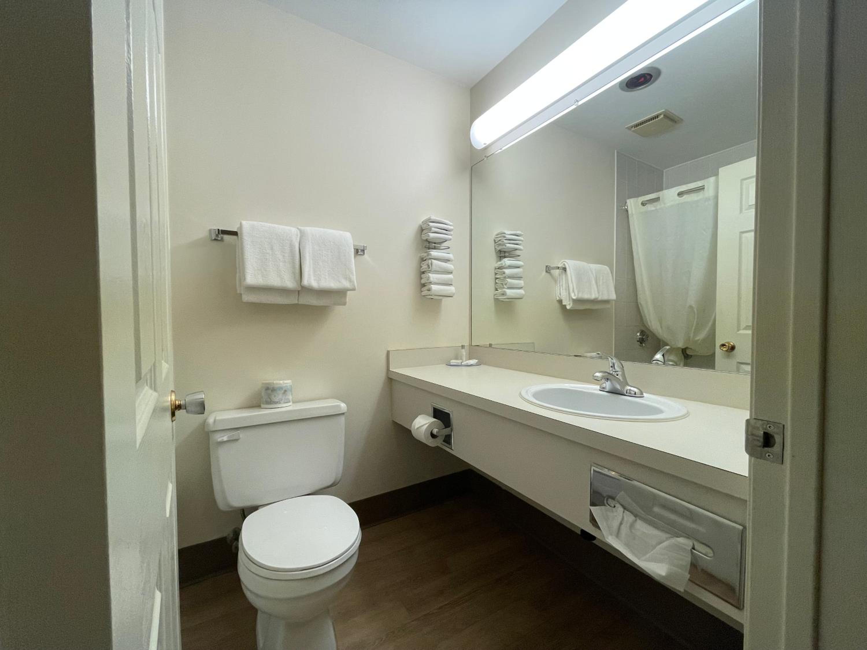 Queen Room - Non-Smoking - Photo 4