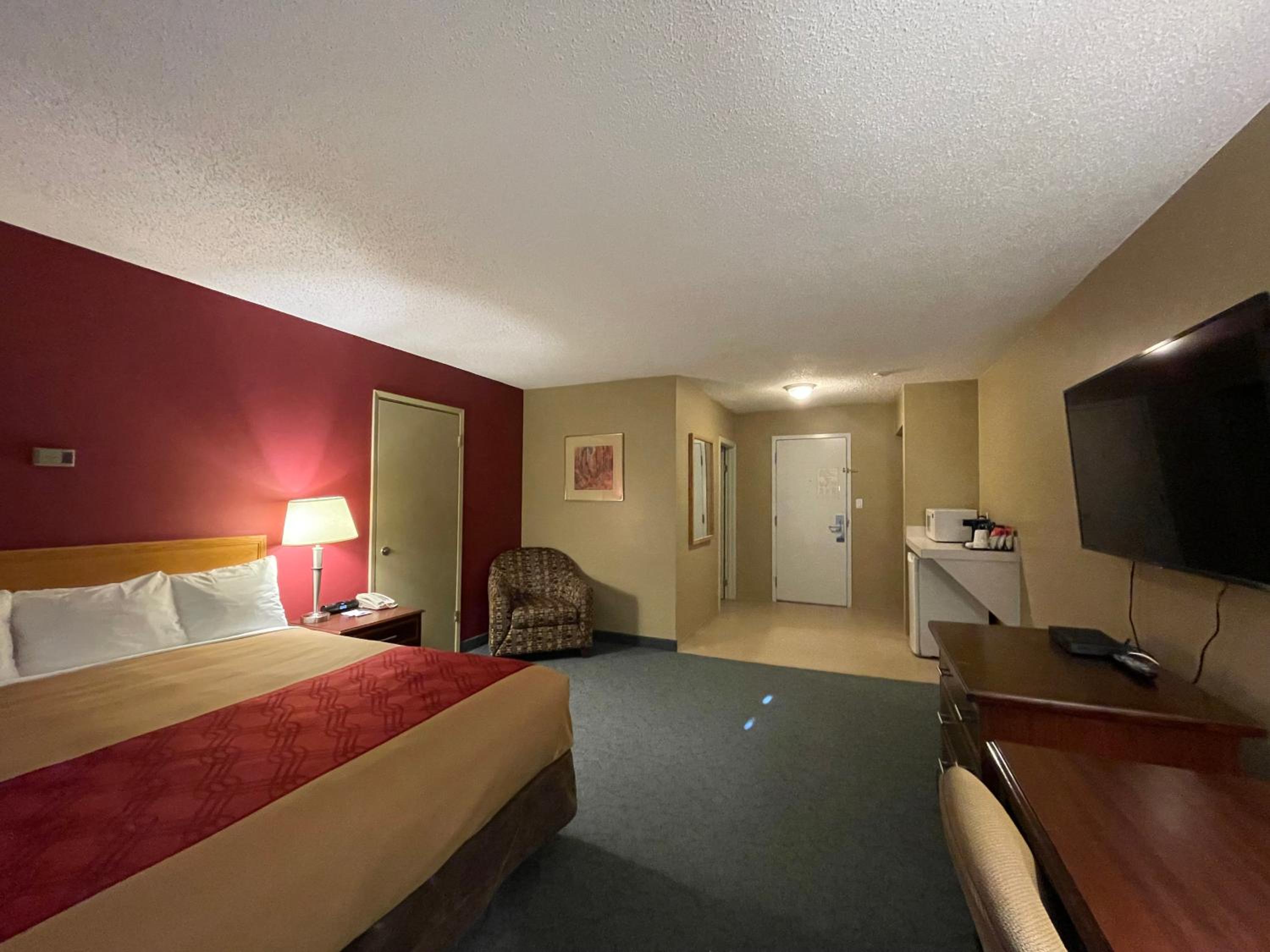 King Room - Non-Smoking photo 2