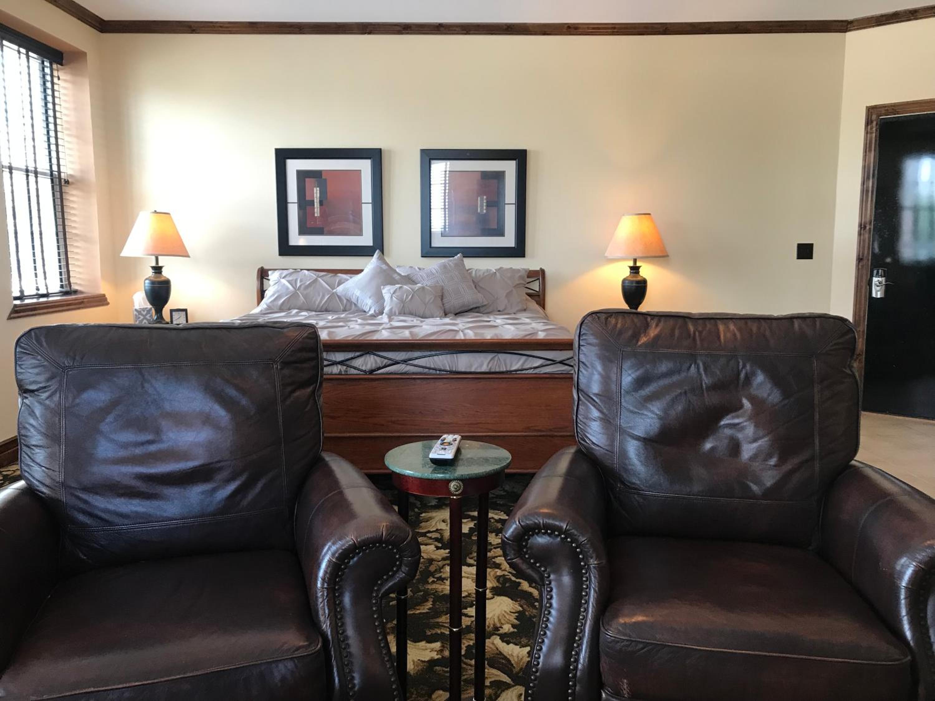King Suite - Photo 1