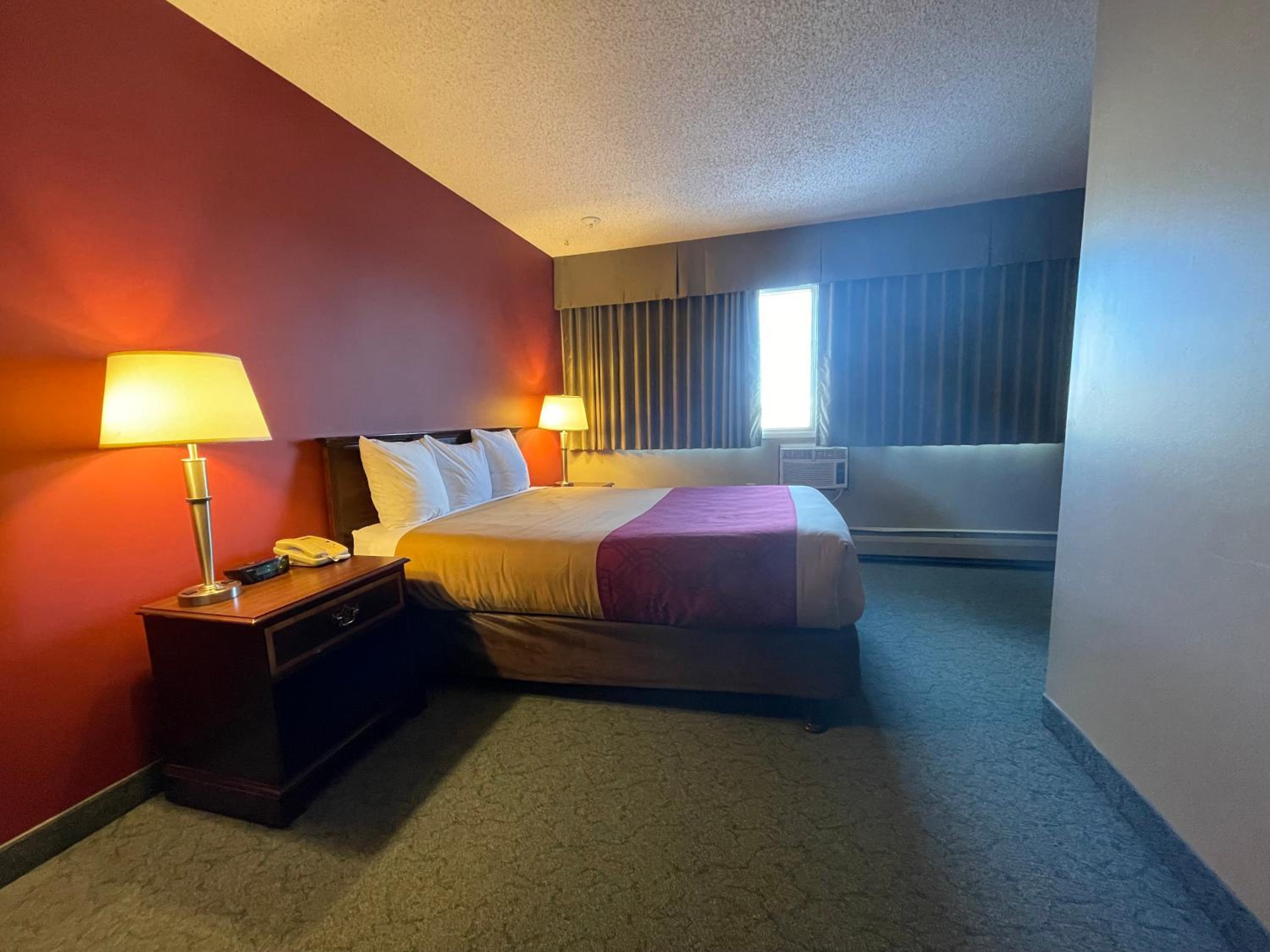Queen Room - Non-Smoking - Photo 1