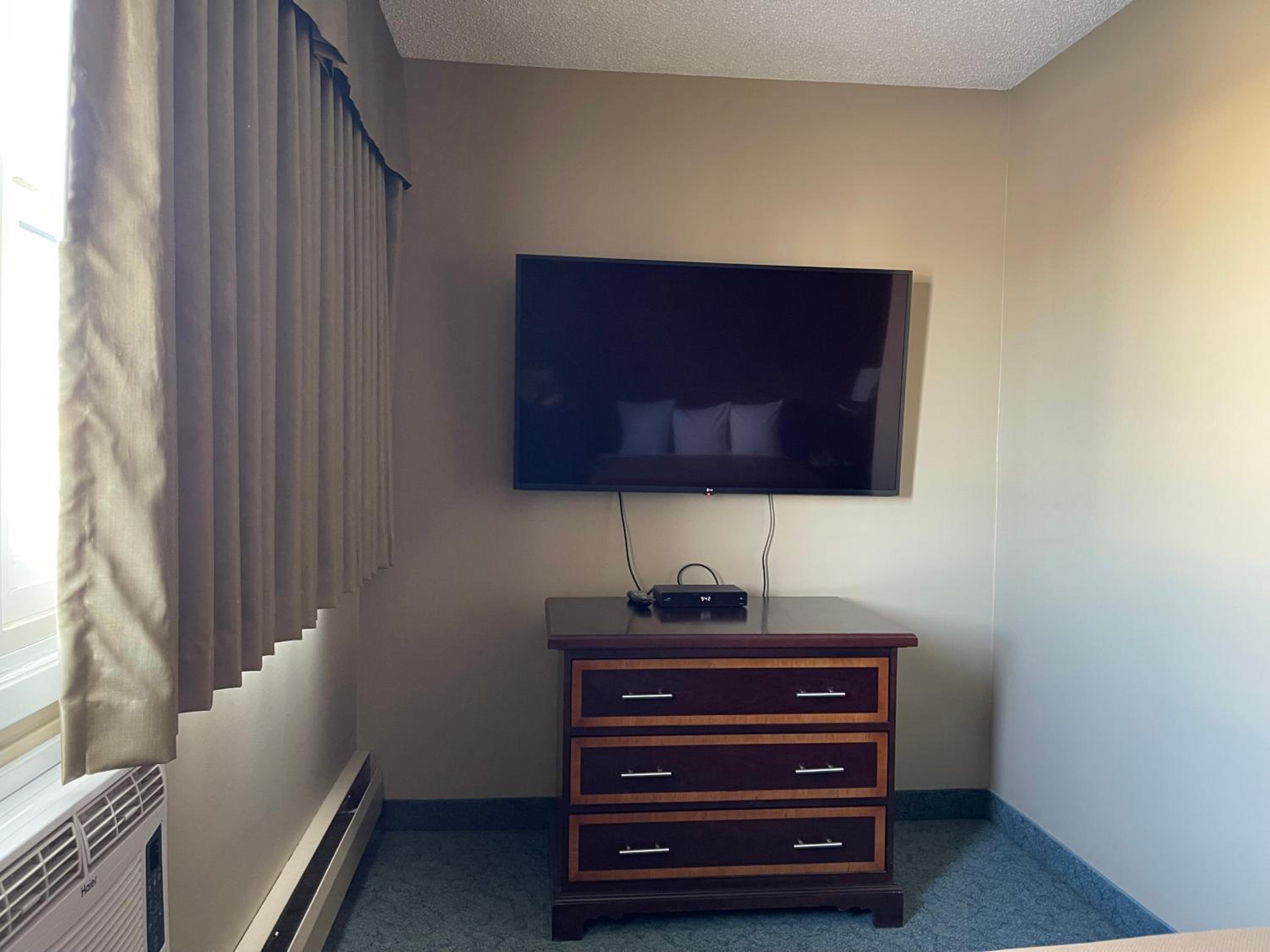 Queen Room - Non-Smoking - Photo 3