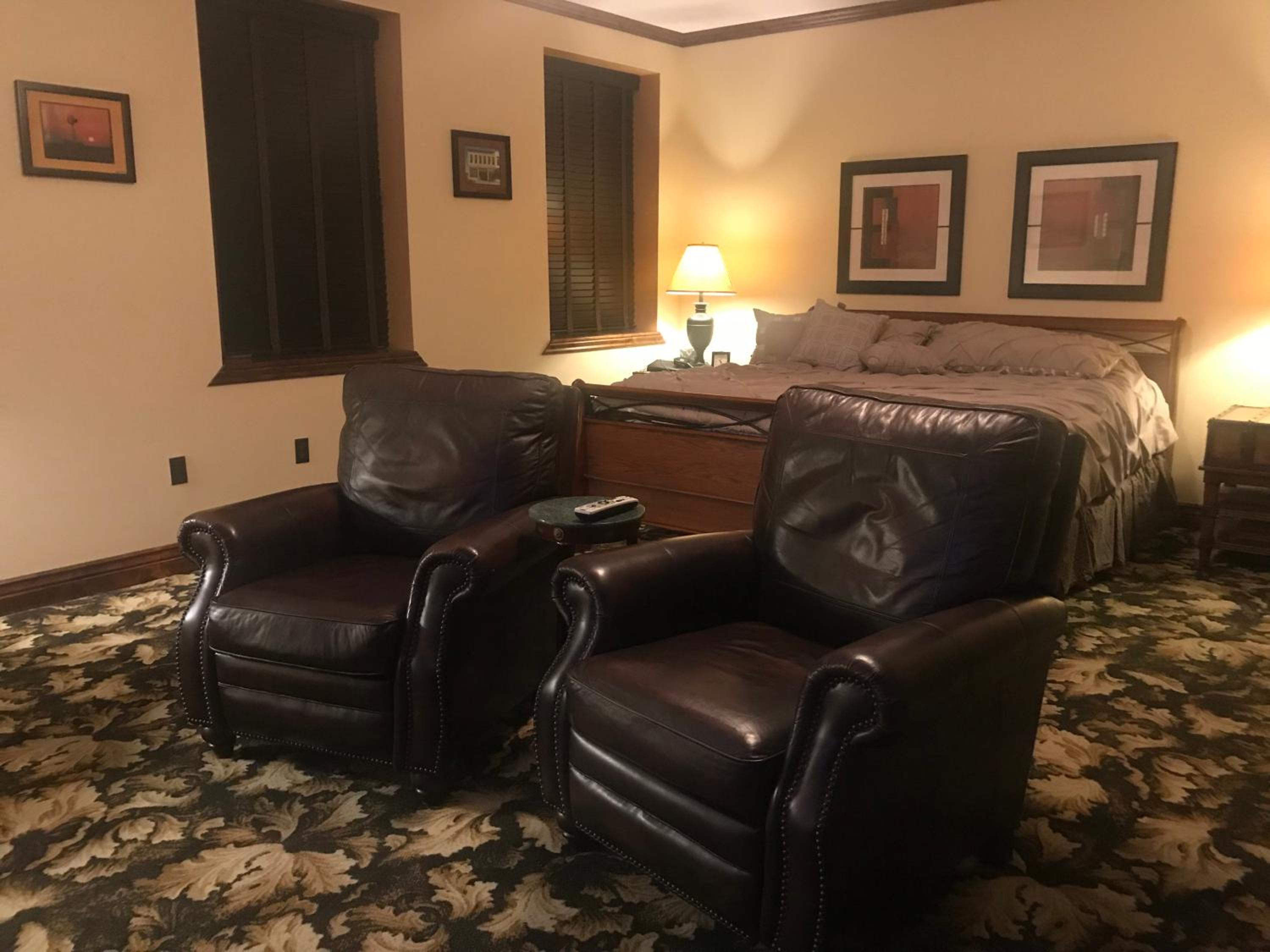King Suite - Photo 3