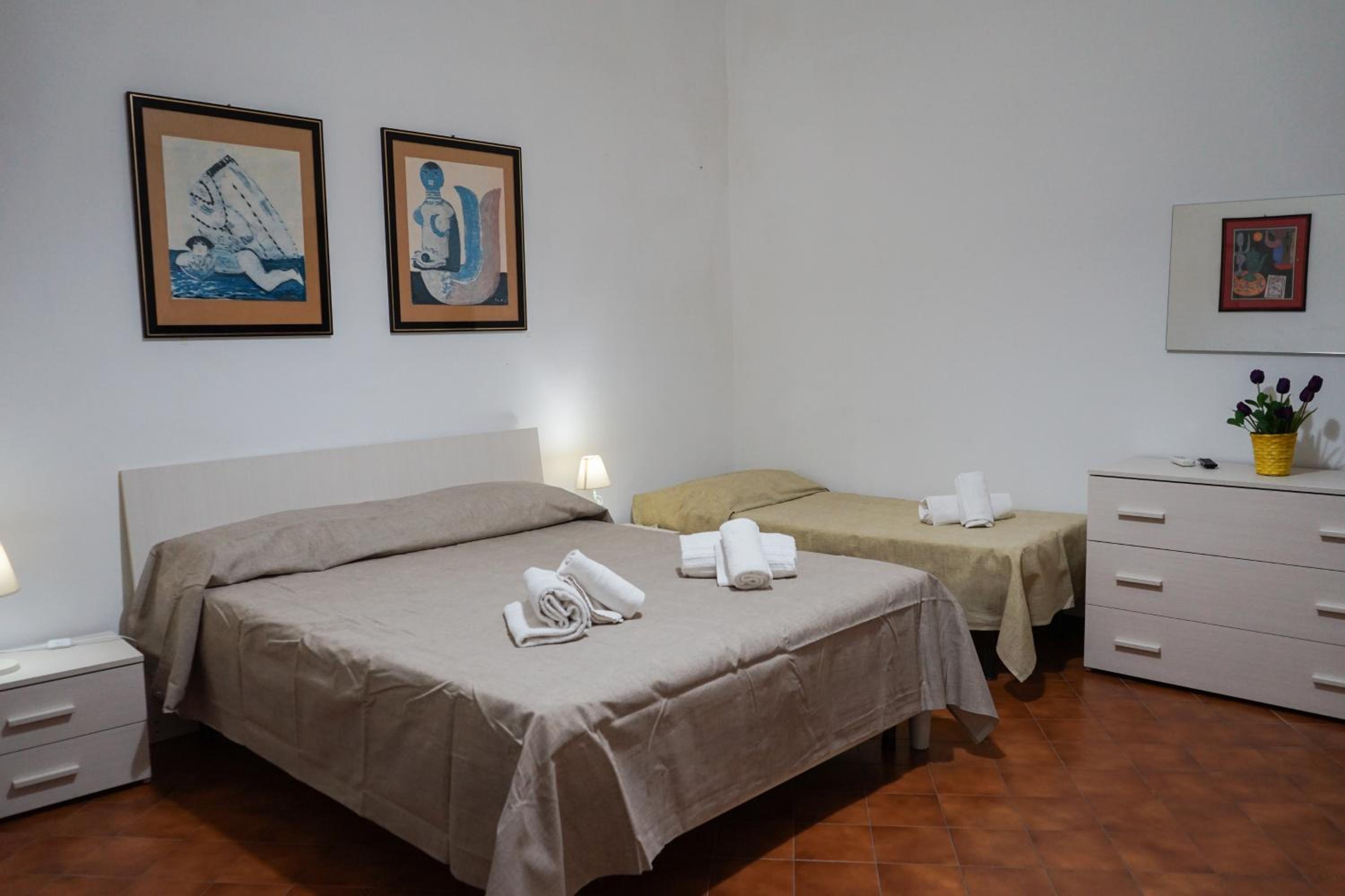 Two-Bedroom Apartment with Balcony - Photo 10