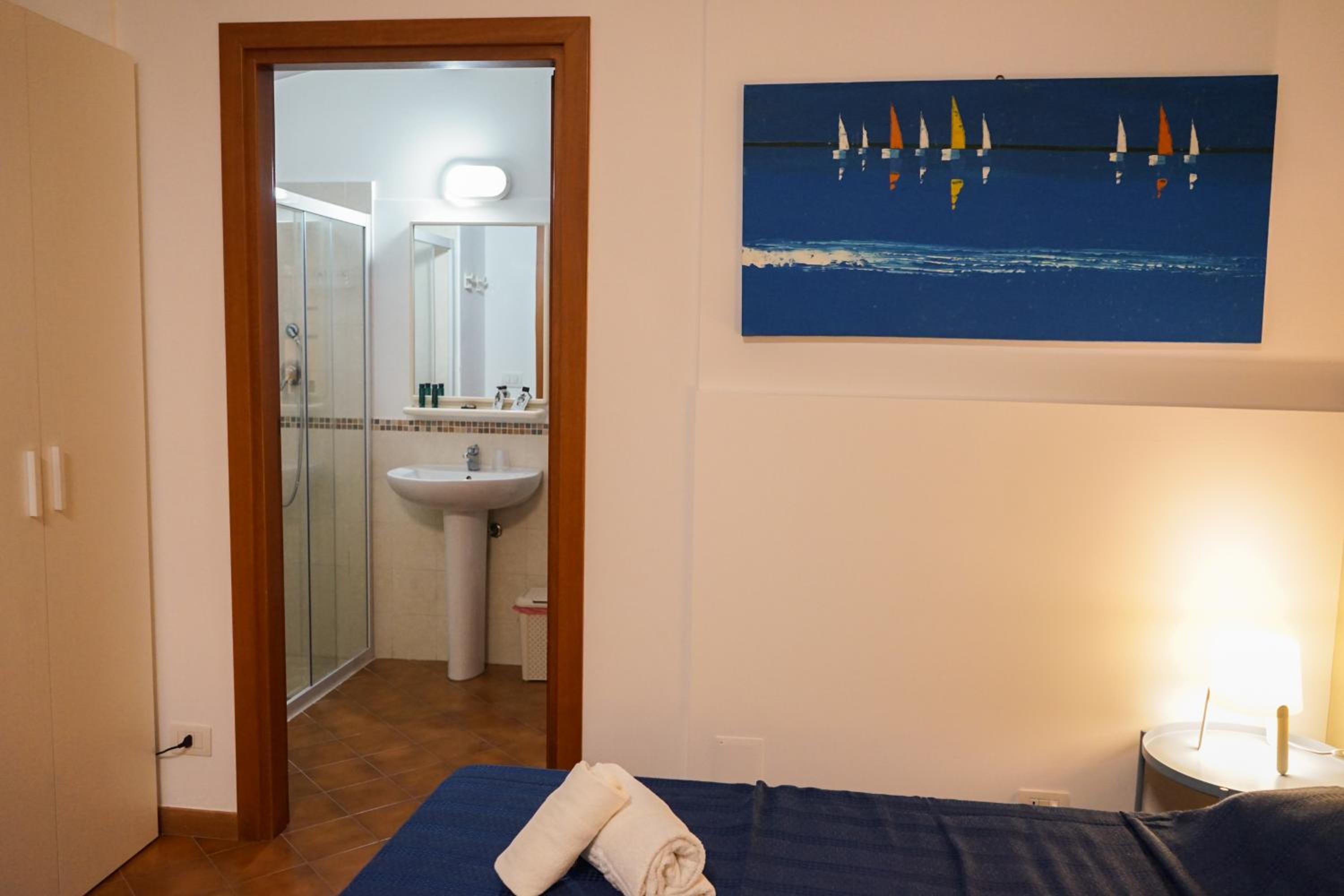 Studio Apartment - Photo 1