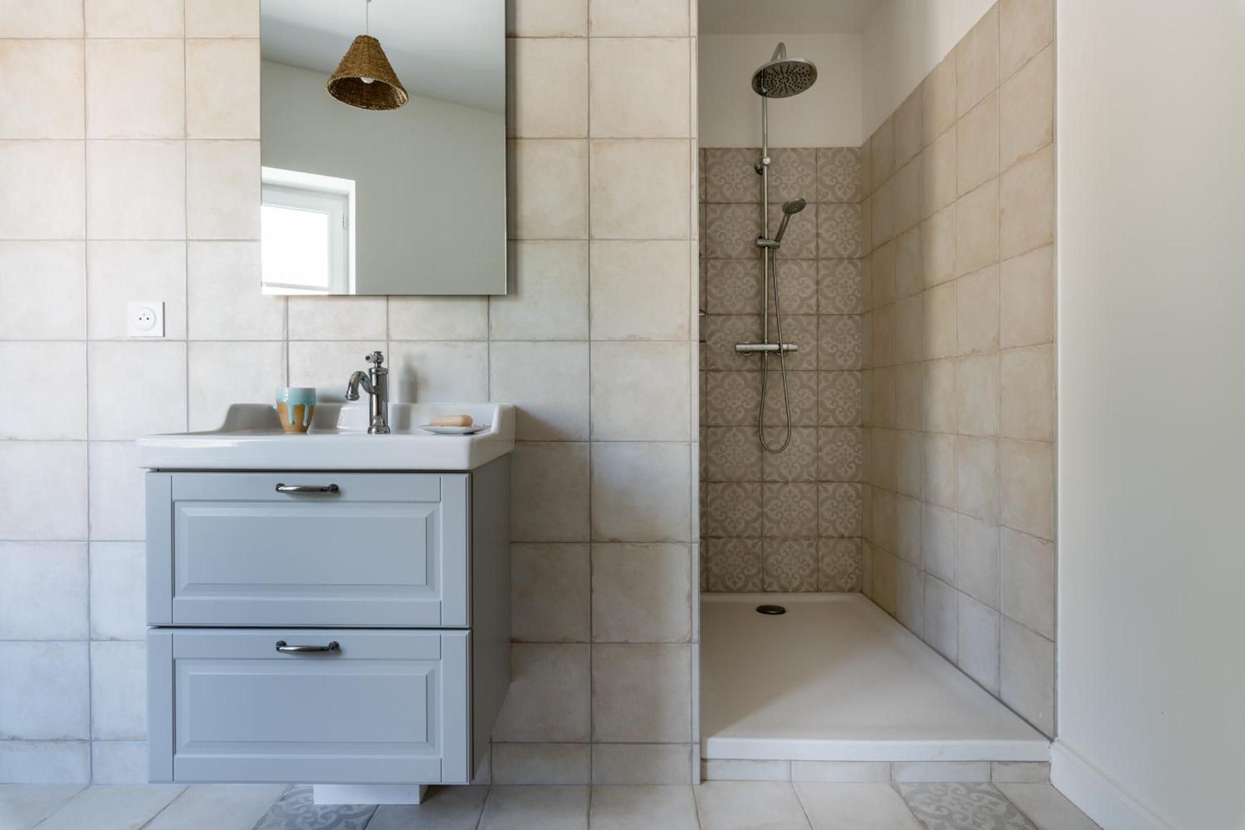 Deluxe Double Room with Shower - Photo 3