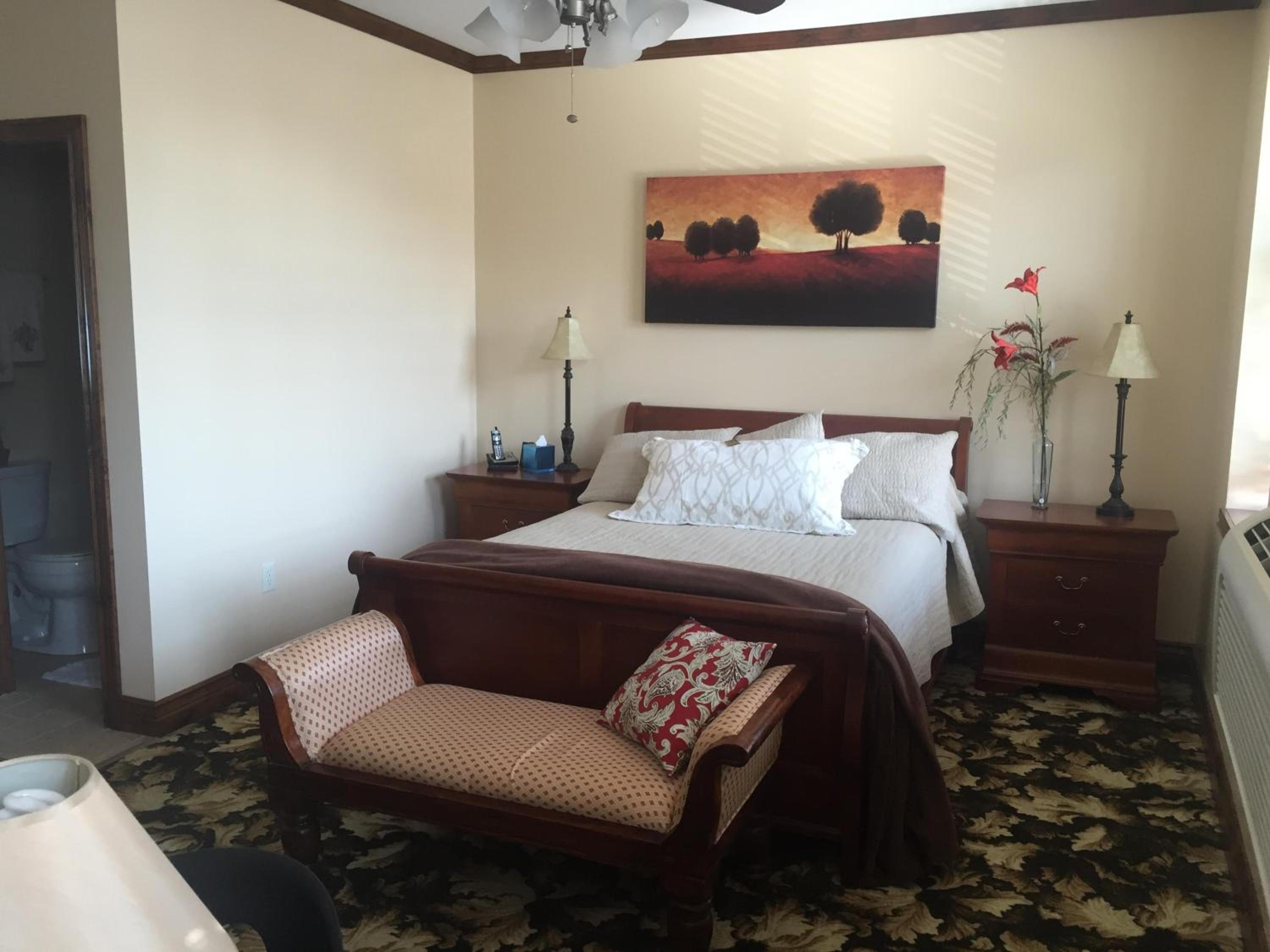 Queen Suite - Photo 9