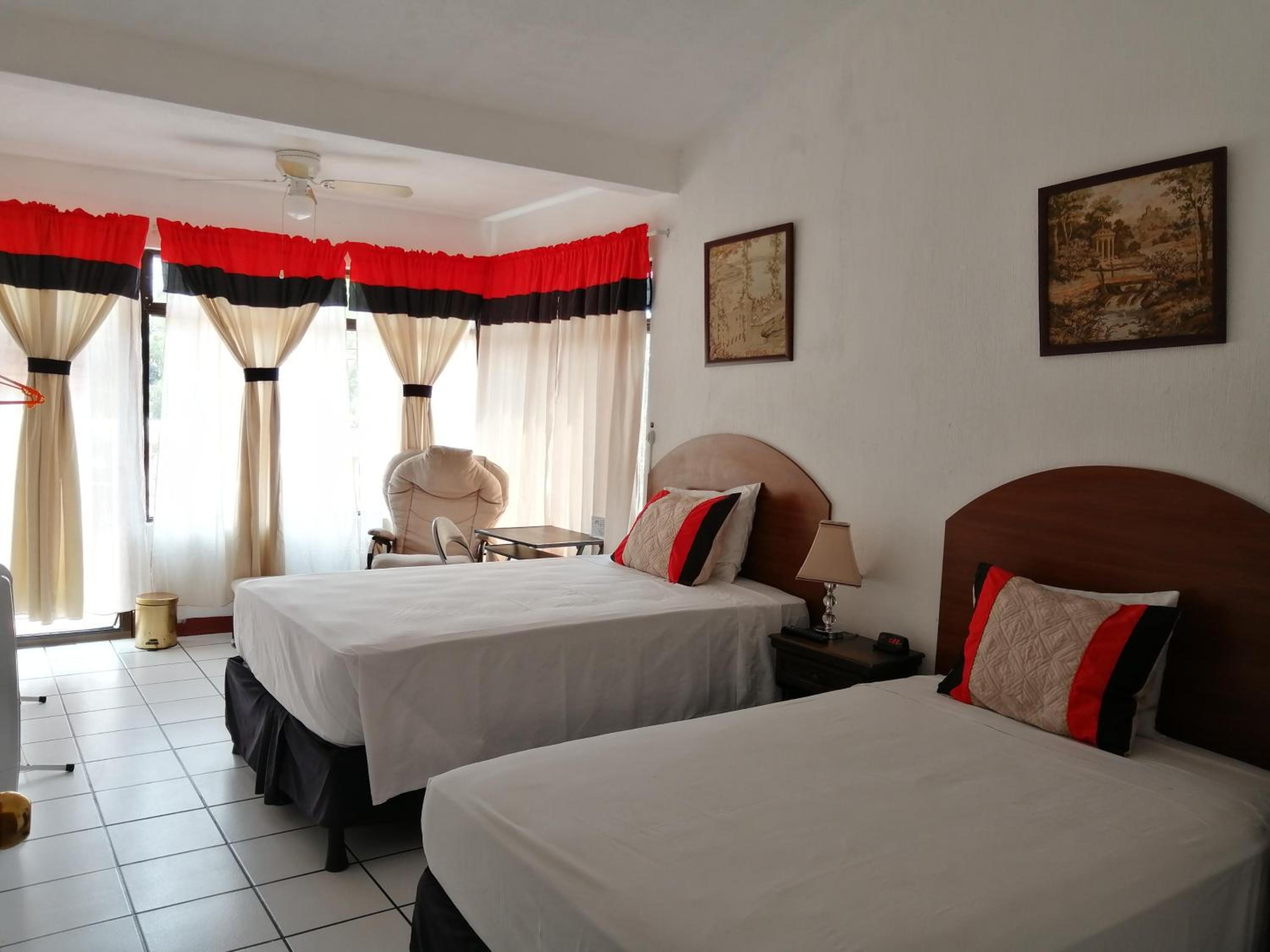 Double or Twin Room with Private Bathroom photo 3