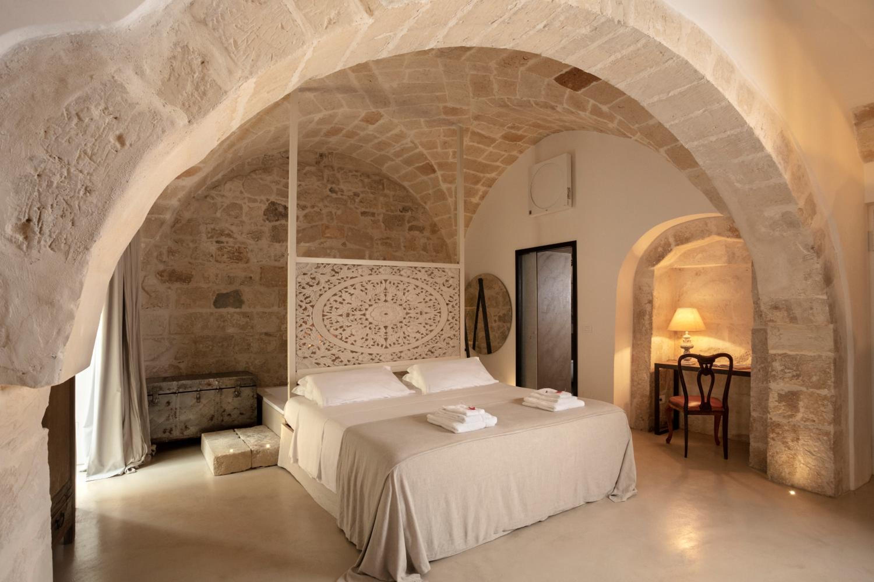 Queen Suite with Spa Bath