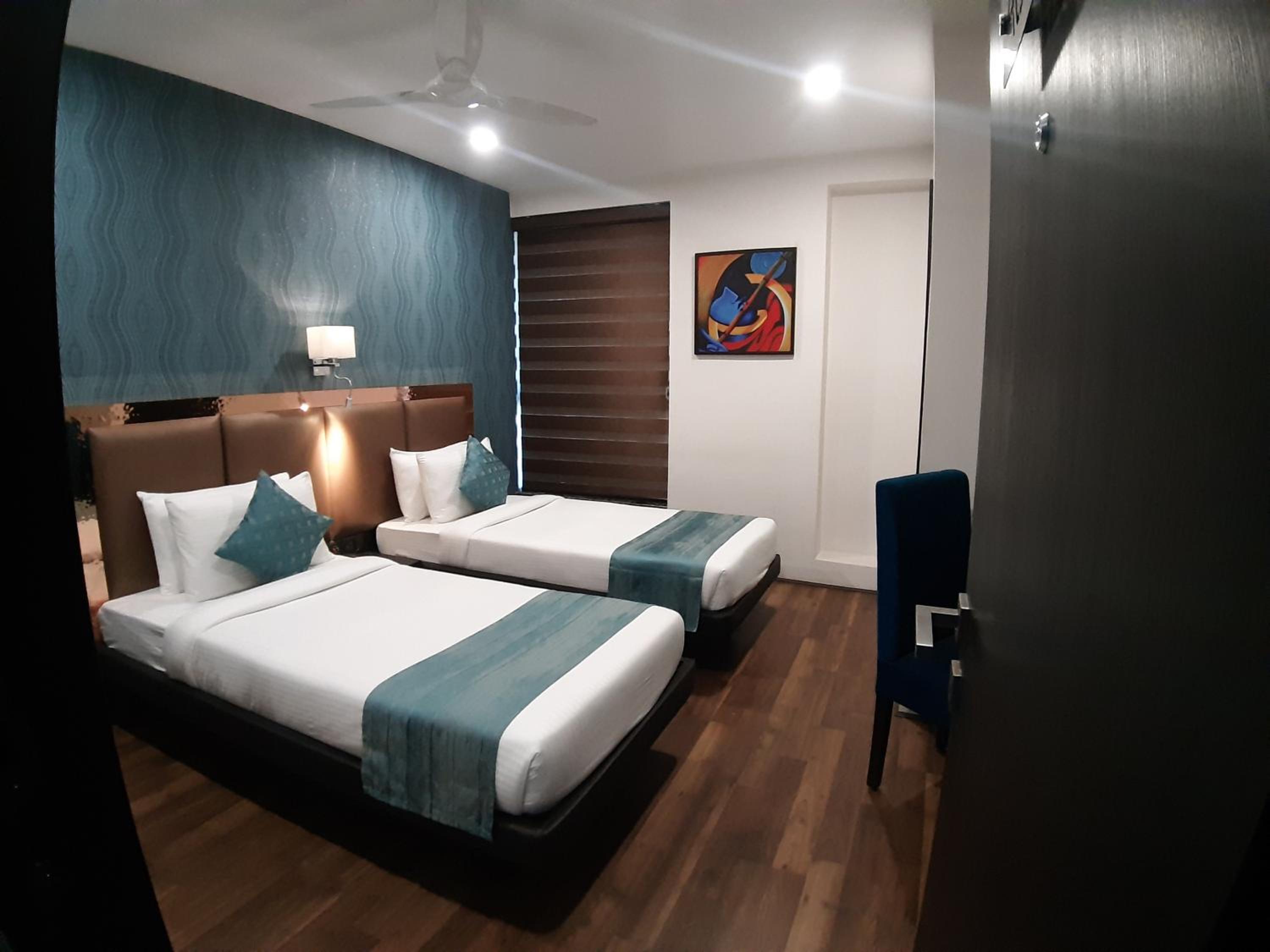 Deluxe Twin Room - Photo 2
